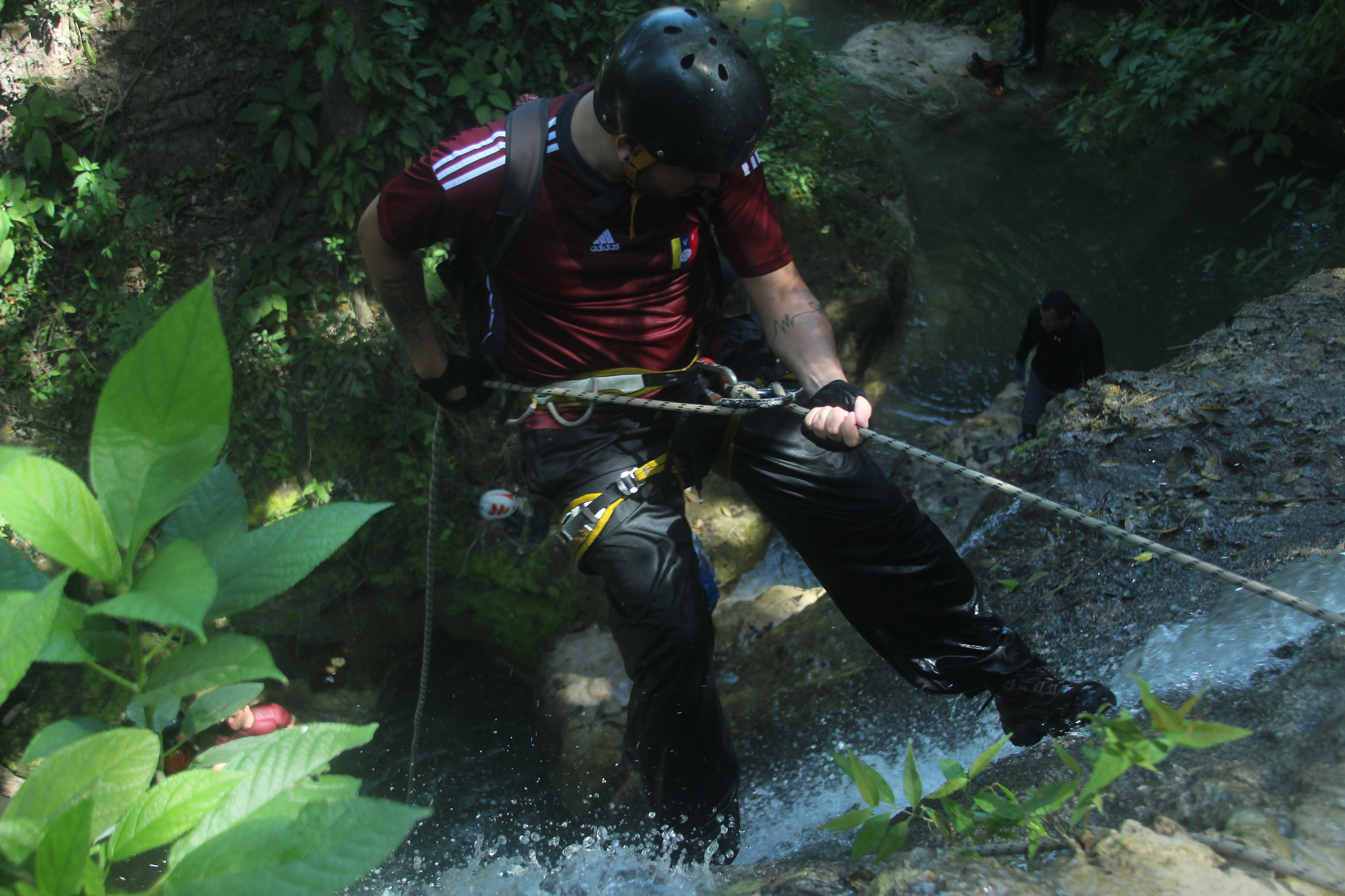 Canon EOS 600D (Rebel EOS T3i / EOS Kiss X5) sample photo. Descendiendo a rappel photography