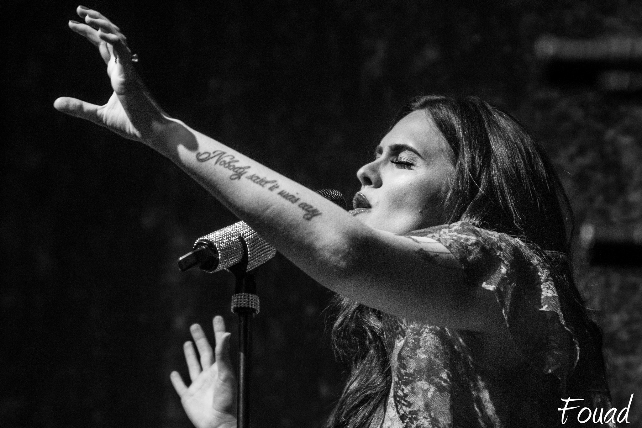 Sony SLT-A77 + 70-200mm F2.8 sample photo. Betti live in paris, 2017 photography