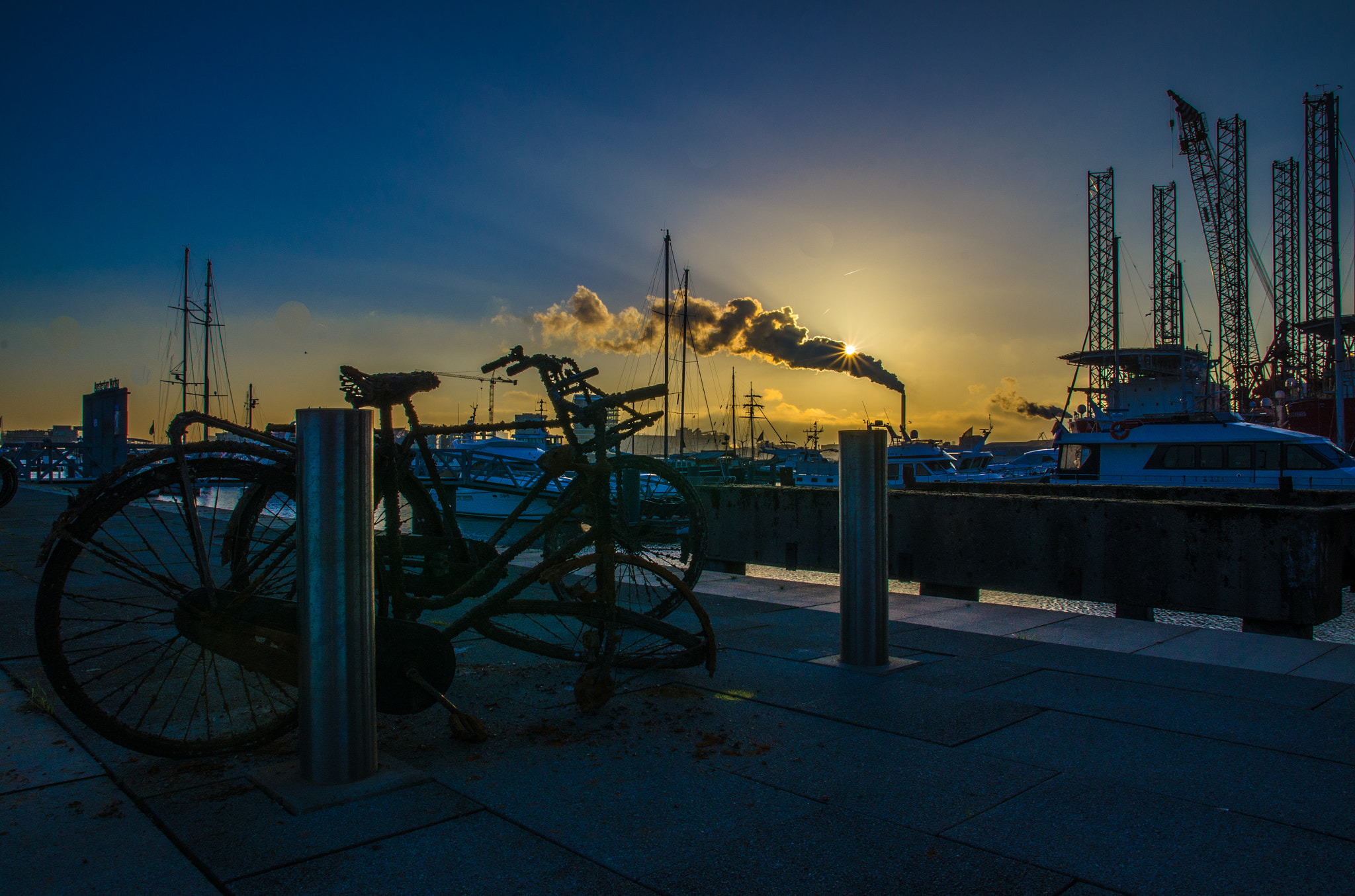 Nikon D7000 sample photo. Sunset at the harbour photography