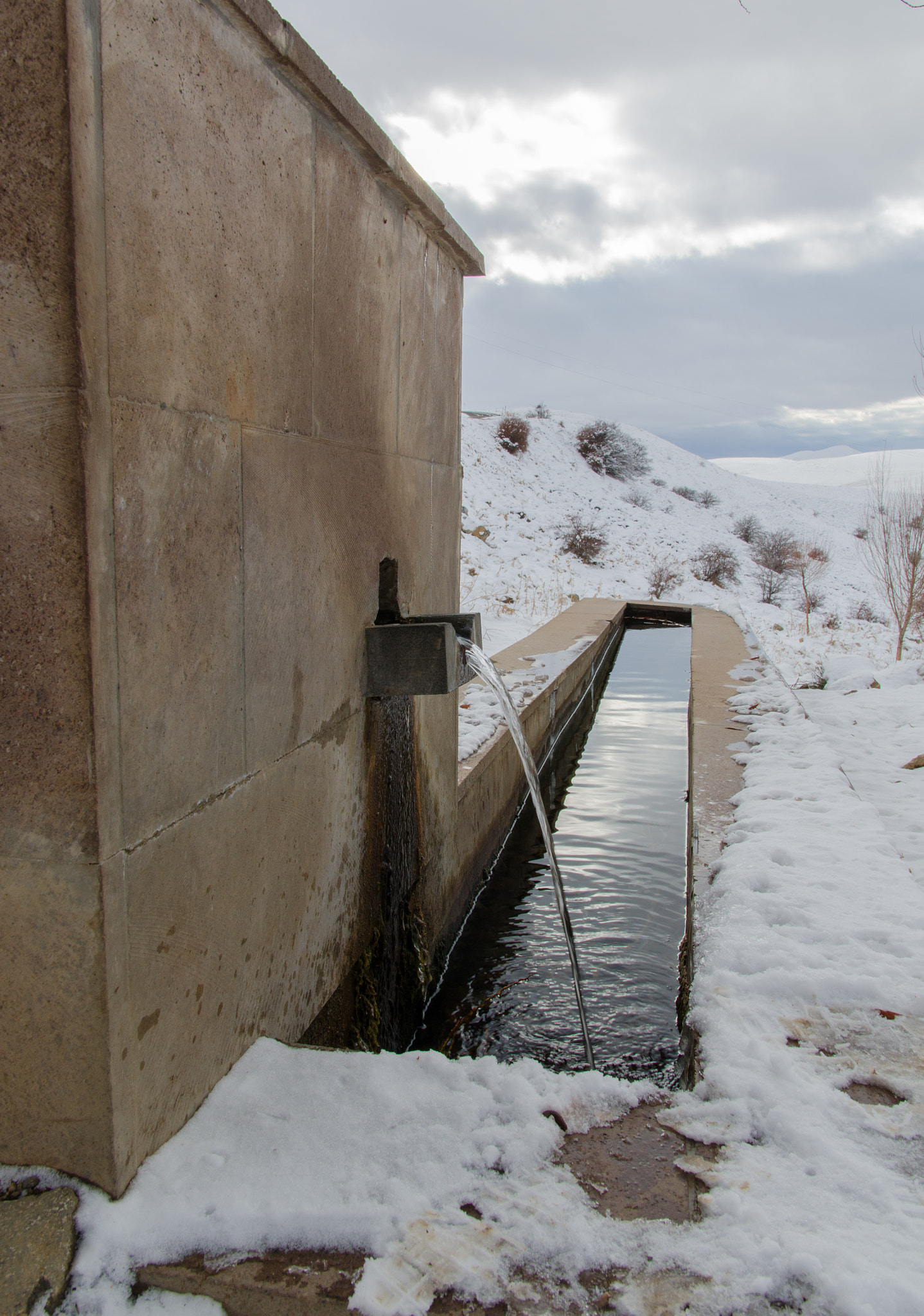 Sigma 17-50mm F2.8 EX DC OS HSM sample photo. Fountain in mountains in winter photography