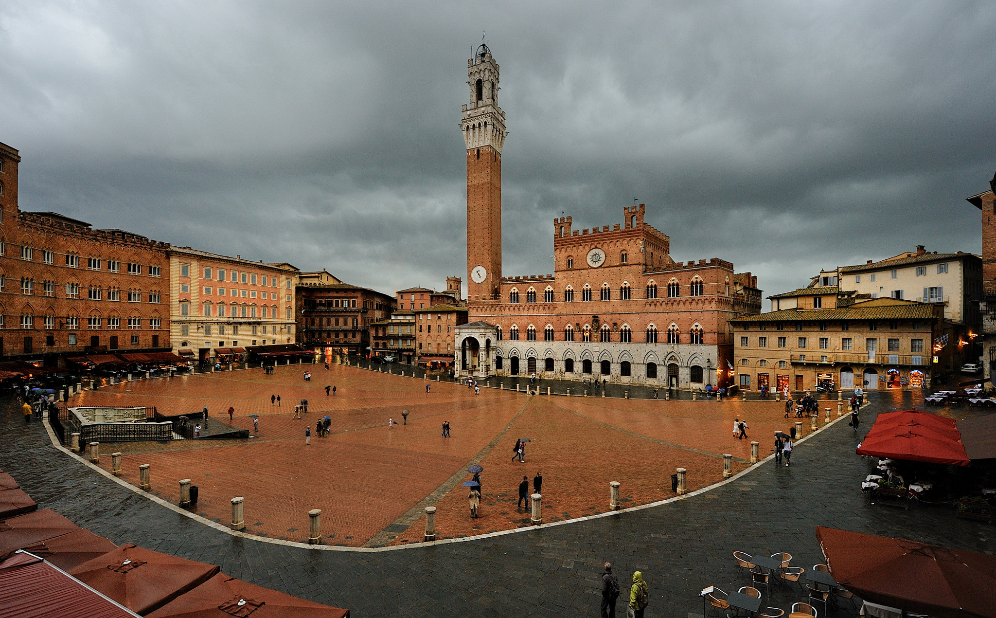 Nikon D700 + Nikon AF-S Nikkor 14-24mm F2.8G ED sample photo. Siena pioggia photography