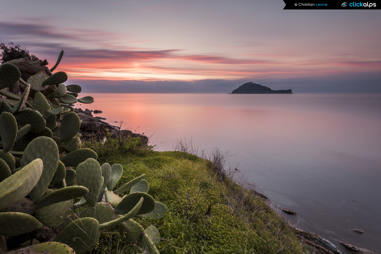 Nikon D750 + Nikon AF-S Nikkor 16-35mm F4G ED VR sample photo. Relaxing beach photography