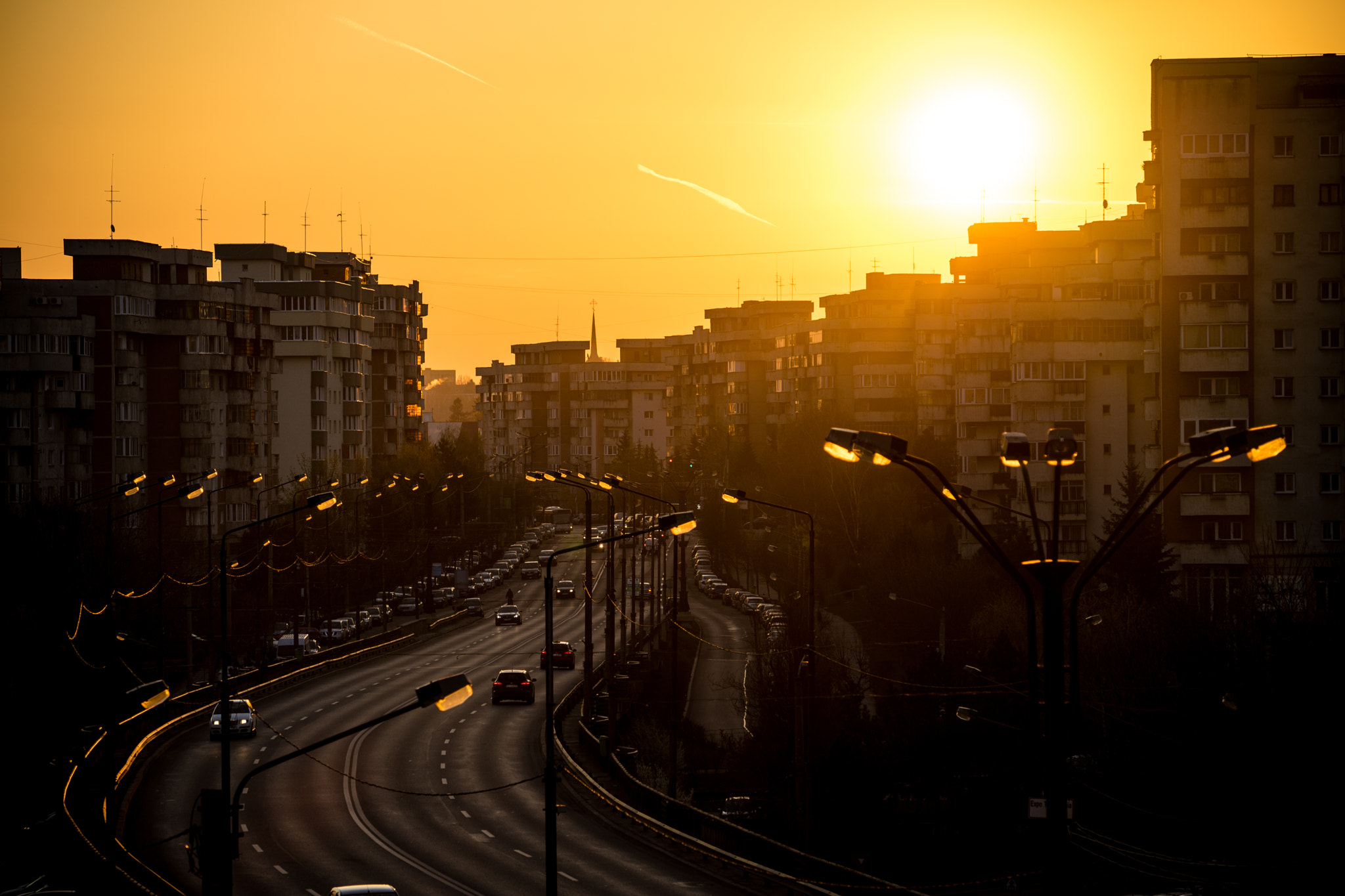 Sony FE 70-300mm F4.5-5.6 G OSS sample photo. Sunrise traffic photography