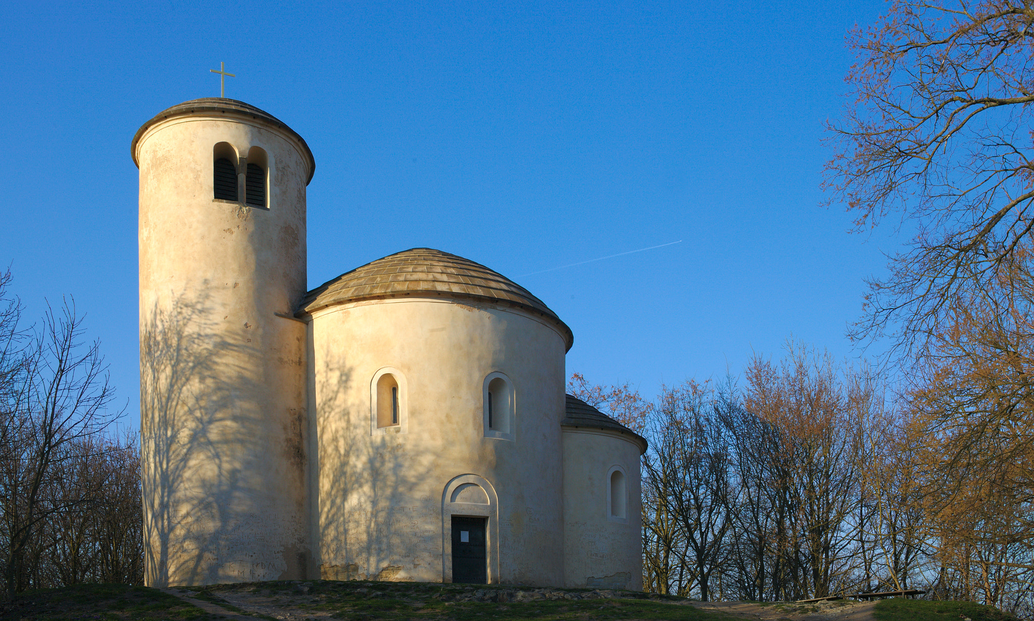 Canon EOS 5D Mark II sample photo. Rotunda at the top of rip photography