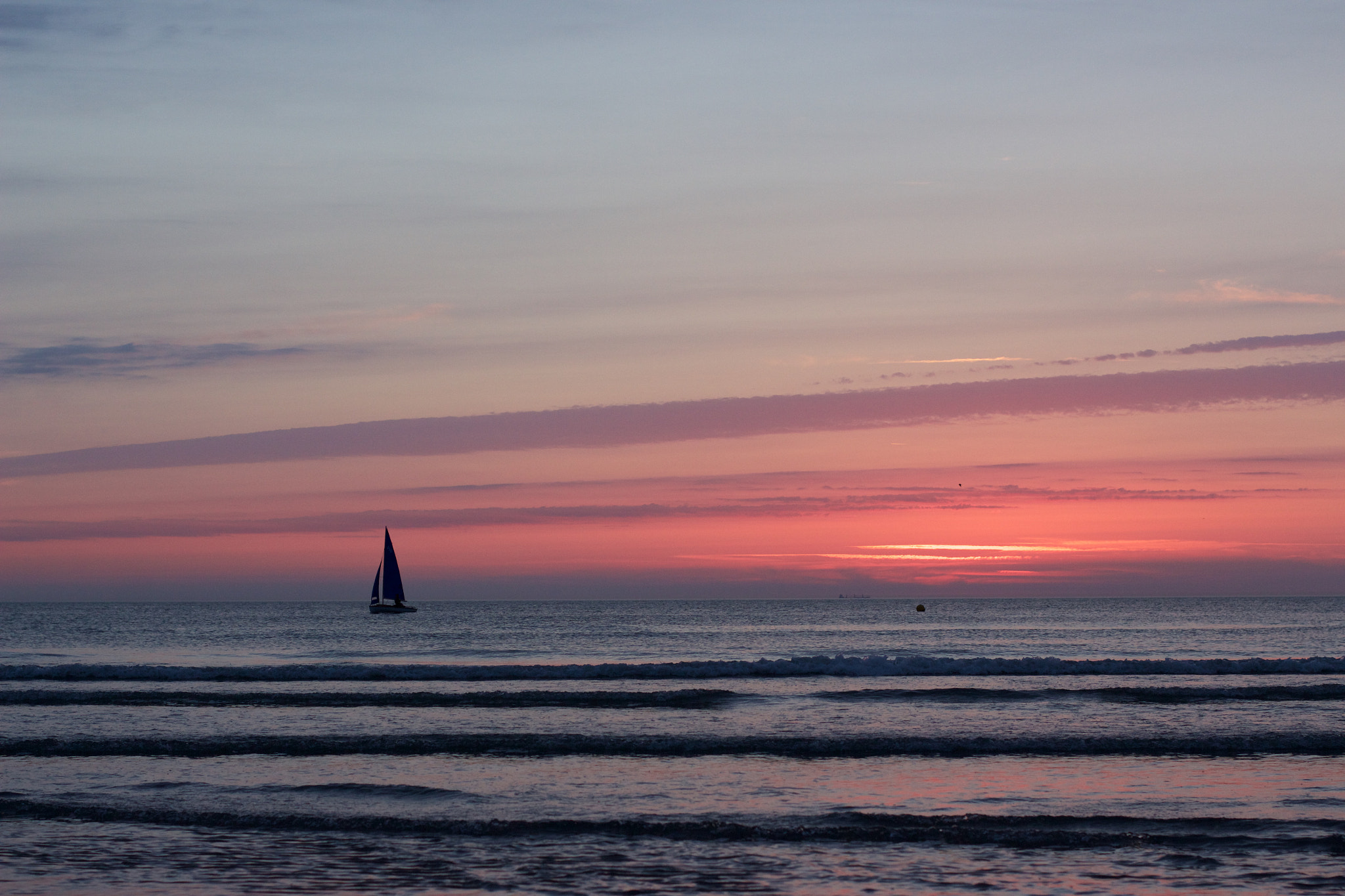 Canon EOS 700D (EOS Rebel T5i / EOS Kiss X7i) + Canon EF 50mm F1.4 USM sample photo. Couché de soleil photography