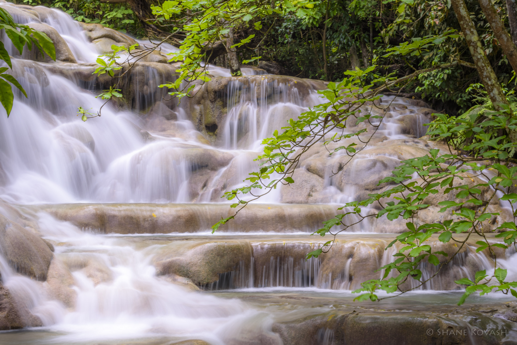 Nikon AF-S Nikkor 70-200mm F4G ED VR sample photo. Famous river waterfall photography
