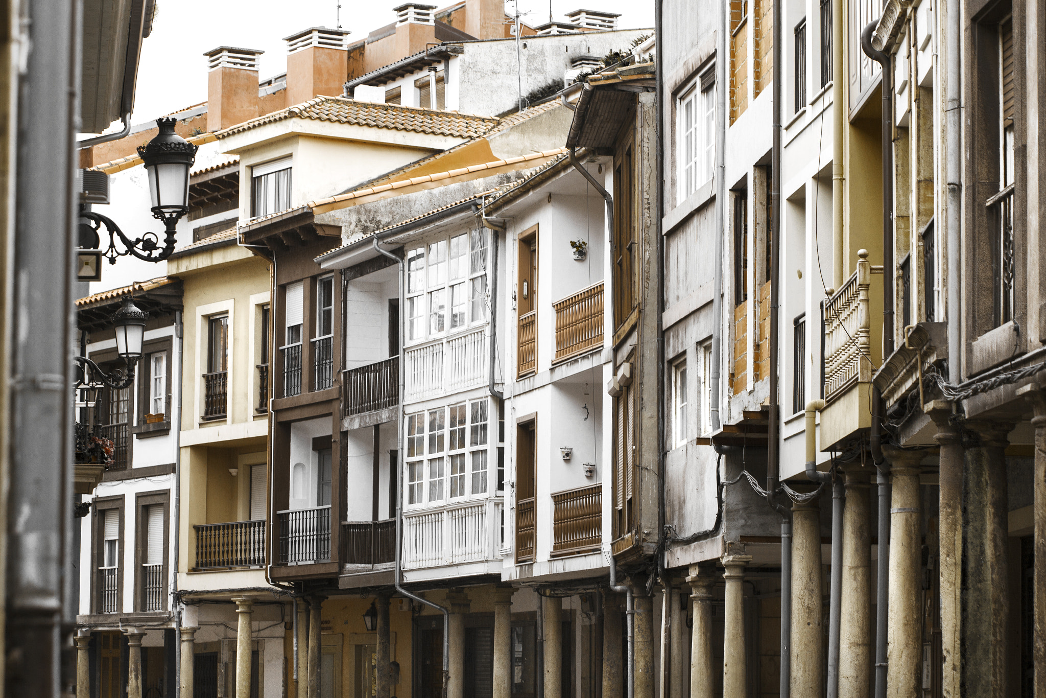 Canon EOS 5D Mark II + Canon EF 70-200mm F2.8L USM sample photo. Rivero street in avilés photography