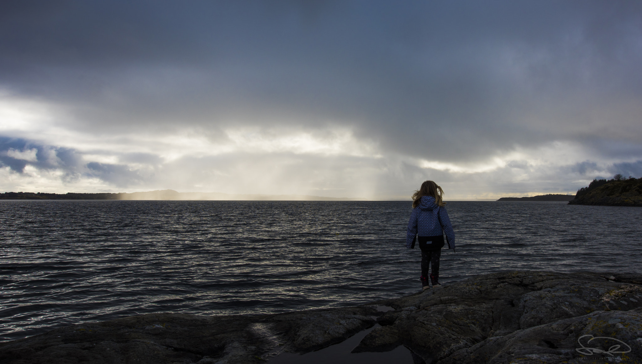 Nikon AF-S Nikkor 14-24mm F2.8G ED sample photo. The rain comes in photography