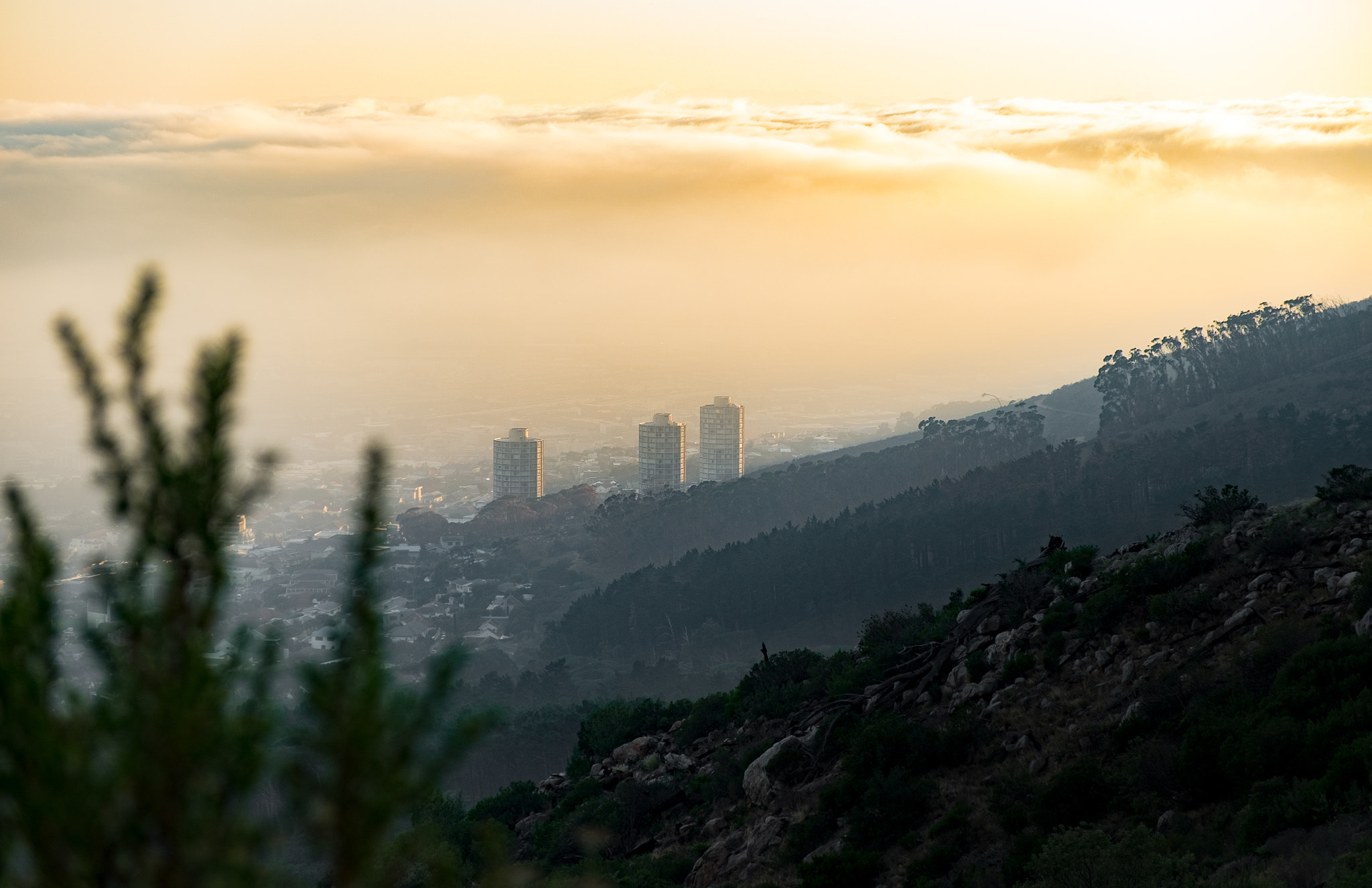 Fujifilm X-E2 + Fujifilm XF 18-55mm F2.8-4 R LM OIS sample photo. Colorful sunset in cape town photography