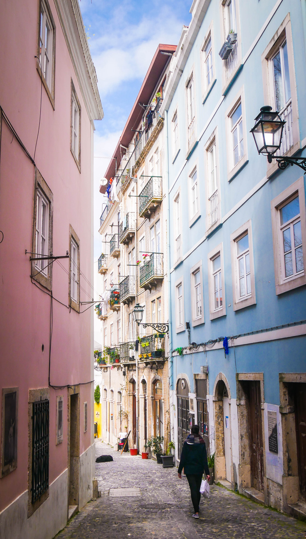 Panasonic Lumix DMC-G7 sample photo. Colorful lisbon street photography