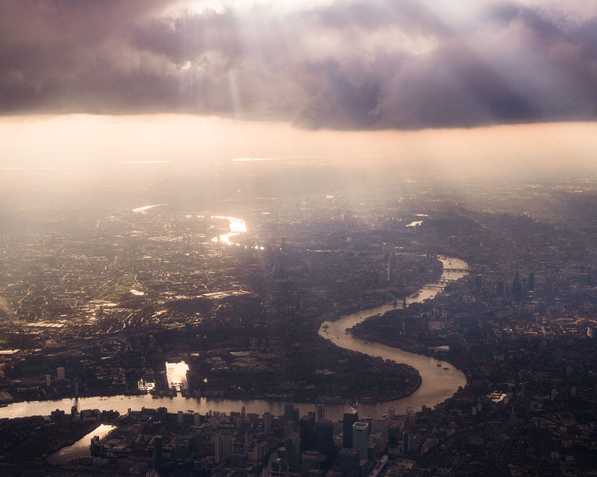 Nikon D800 + Nikon AF-S Nikkor 50mm F1.4G sample photo. Approaching heathrow photography