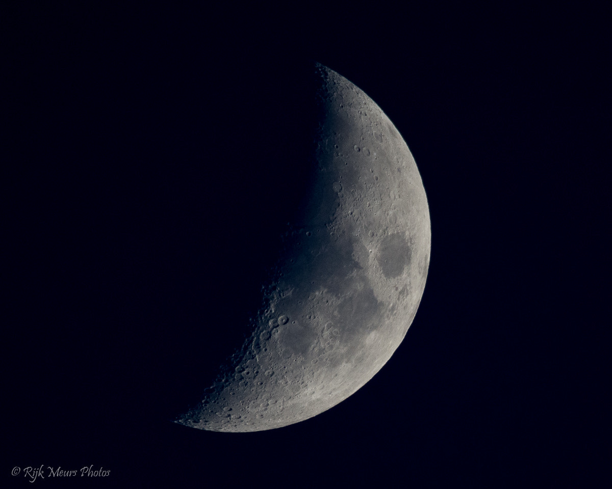 Nikon D7200 + Sigma 150-600mm F5-6.3 DG OS HSM | C sample photo. Waxing crescent moon photography