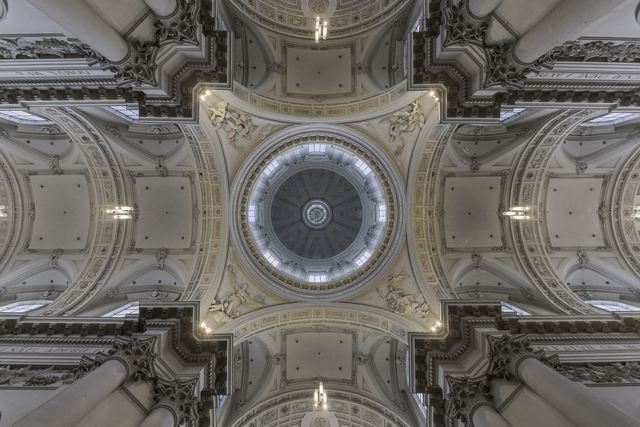 Sigma 10-20mm F3.5 EX DC HSM sample photo. Ceiling of the church photography