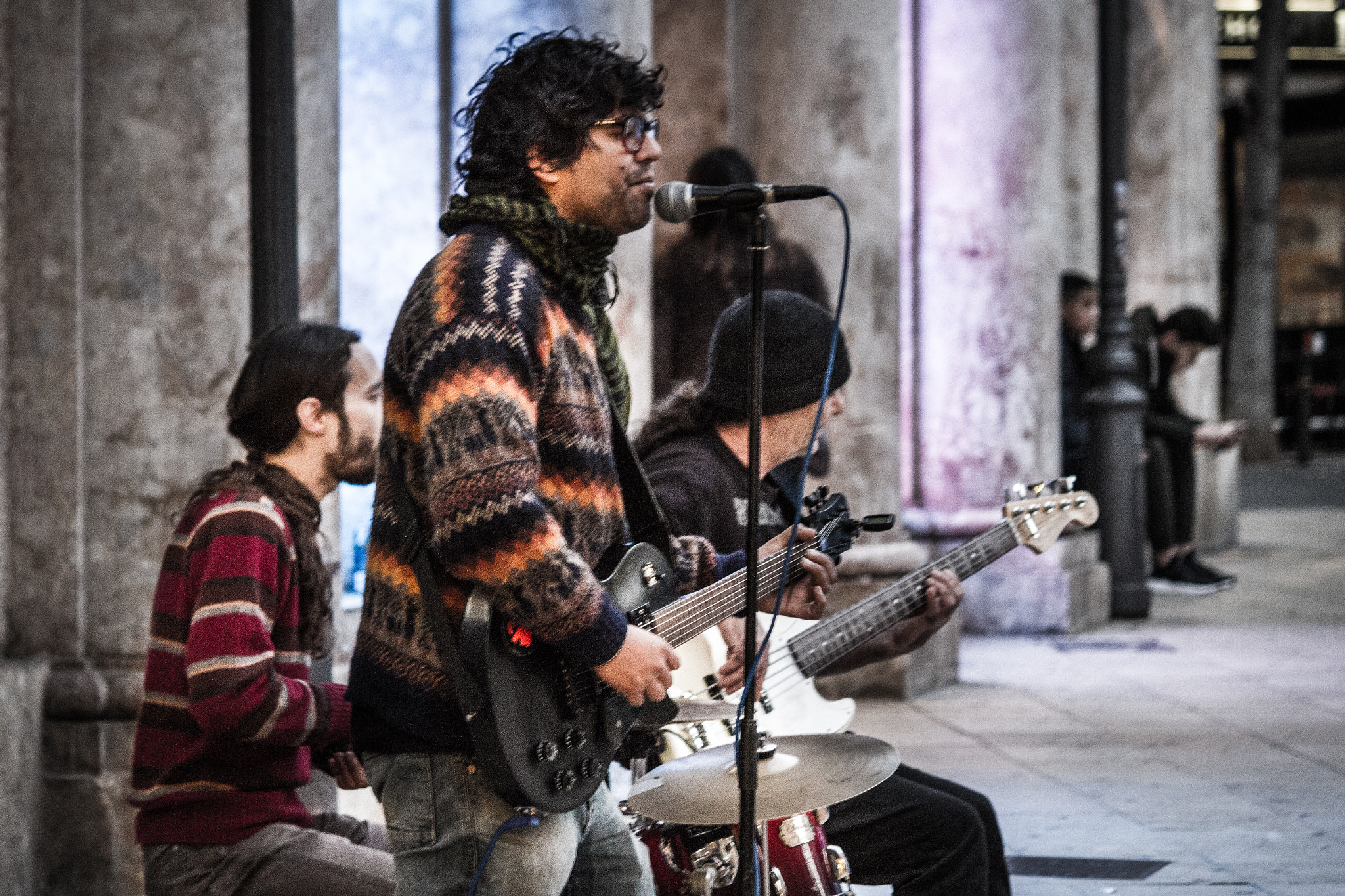 Canon EF-S 55-250mm F4-5.6 IS II sample photo. Streetmusic photography