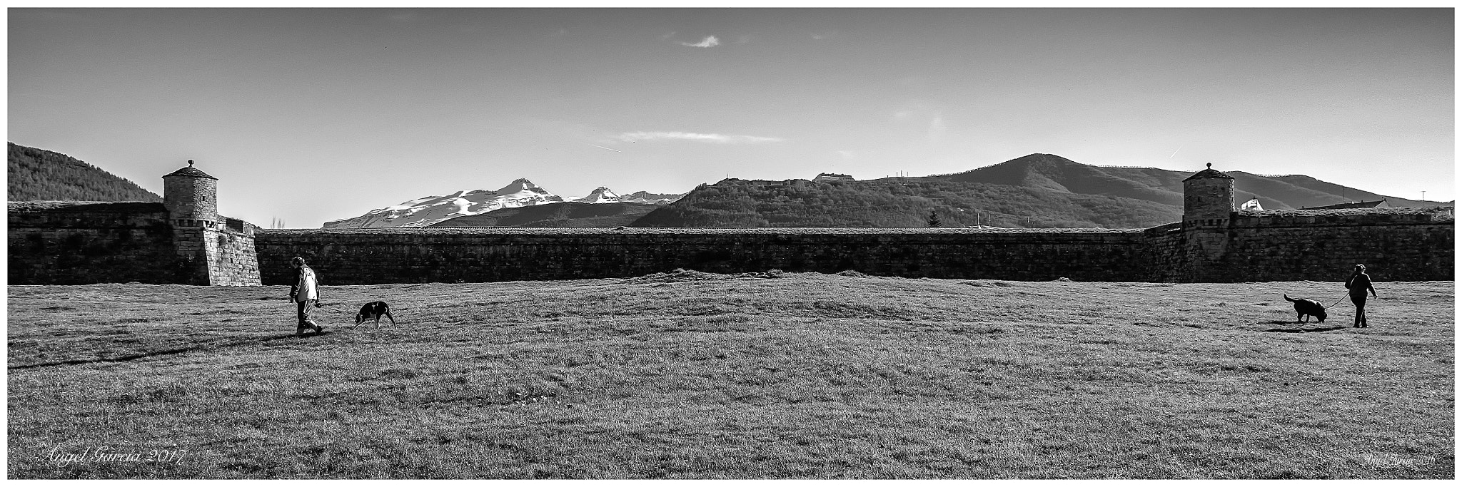 Fujifilm X-E2 + Fujifilm XF 18-55mm F2.8-4 R LM OIS sample photo. Ciudadela de jaca photography