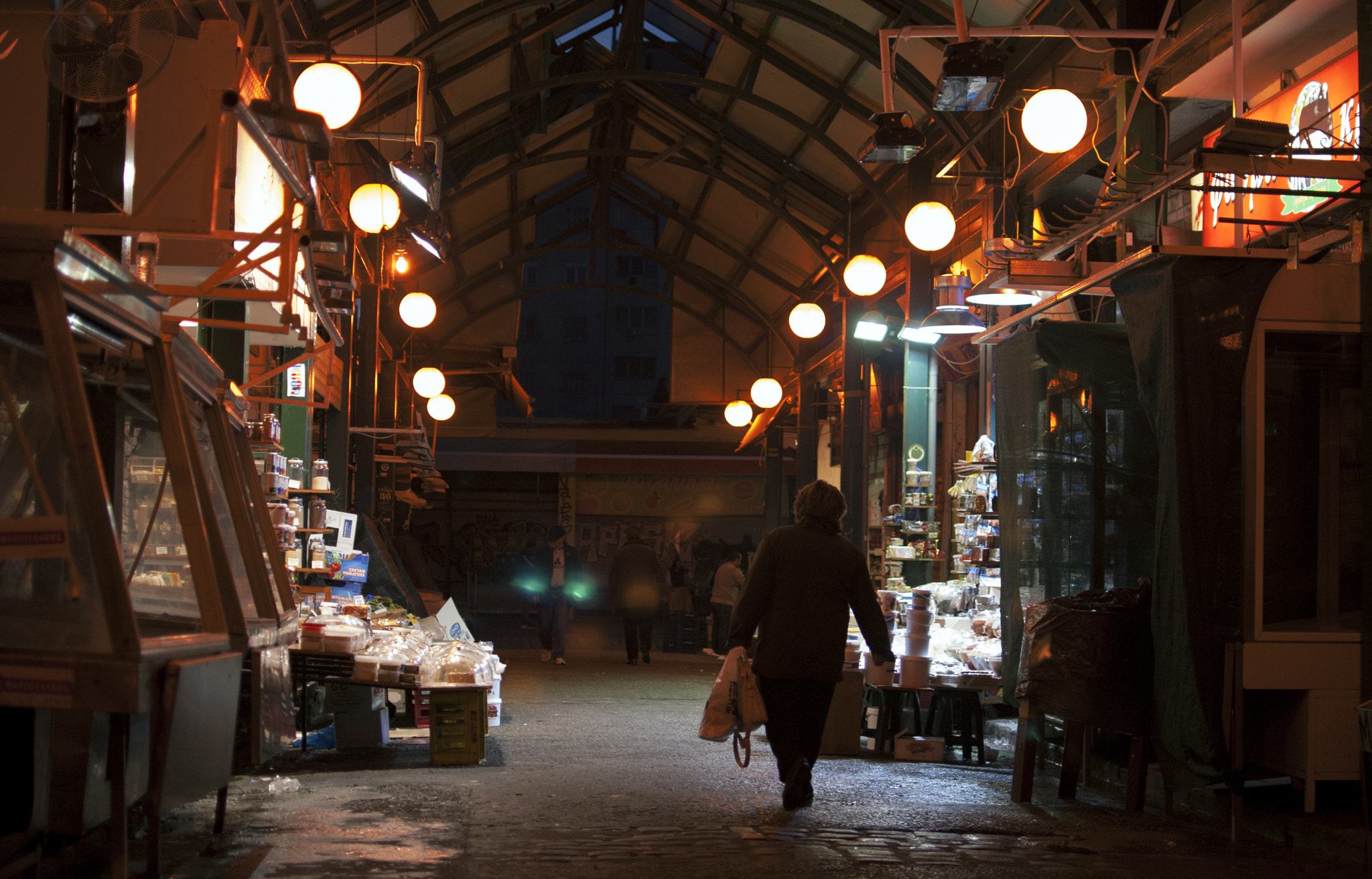 Nikon D60 + Nikon AF-S DX Nikkor 35mm F1.8G sample photo. Kapani old market - thessaloniki photography