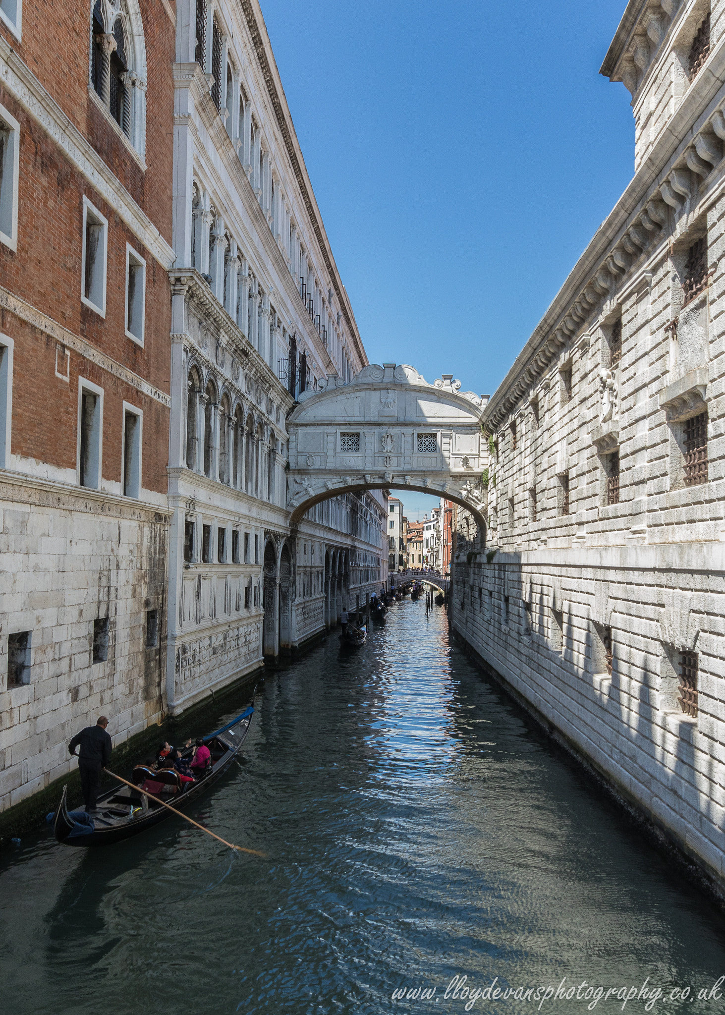 Sigma 10-20mm F4-5.6 EX DC HSM sample photo. Bridge of sighs photography