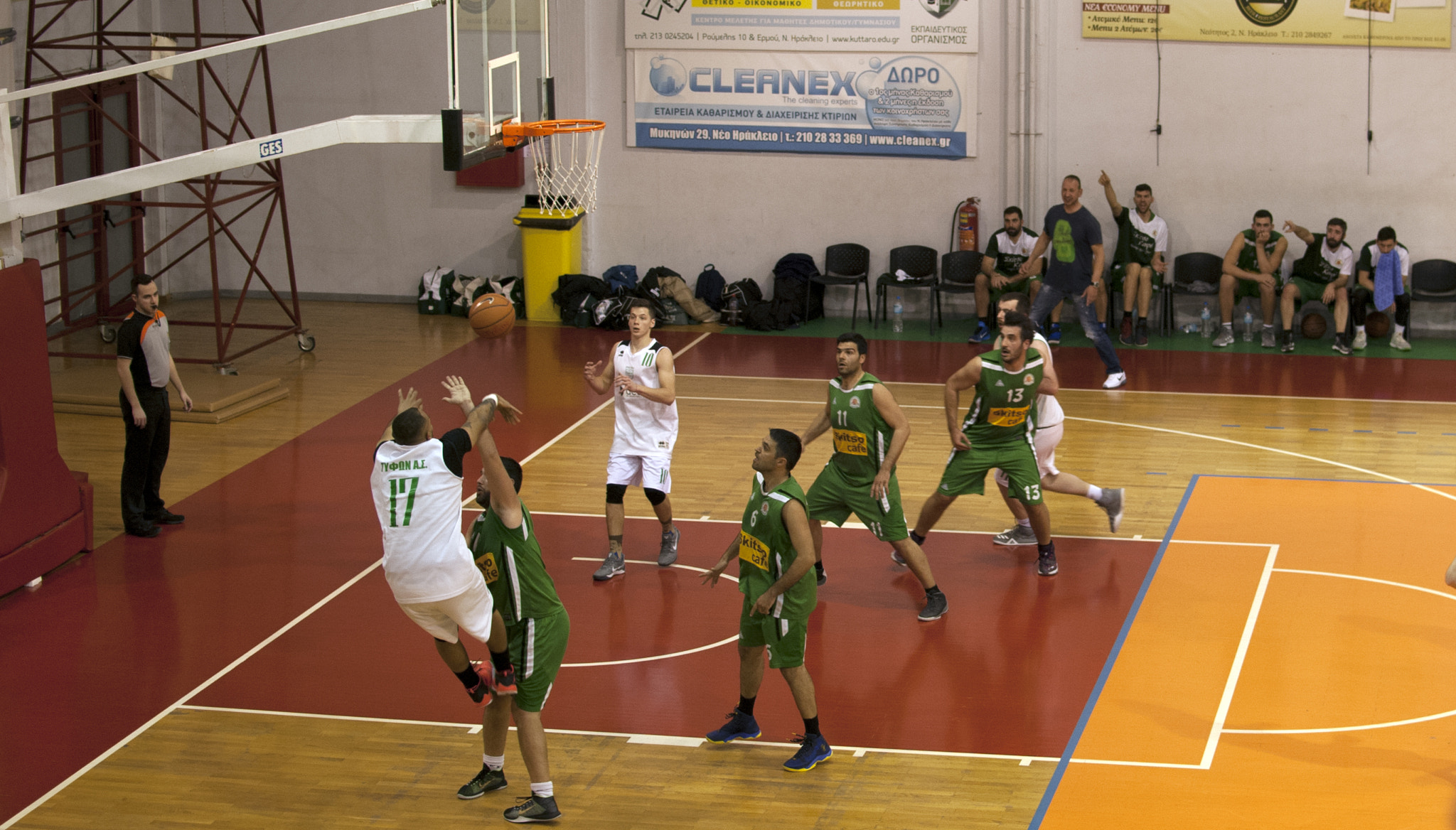 Nikon D60 + Nikon AF-S DX Nikkor 35mm F1.8G sample photo. Ilion vs iraklion basketball game photography