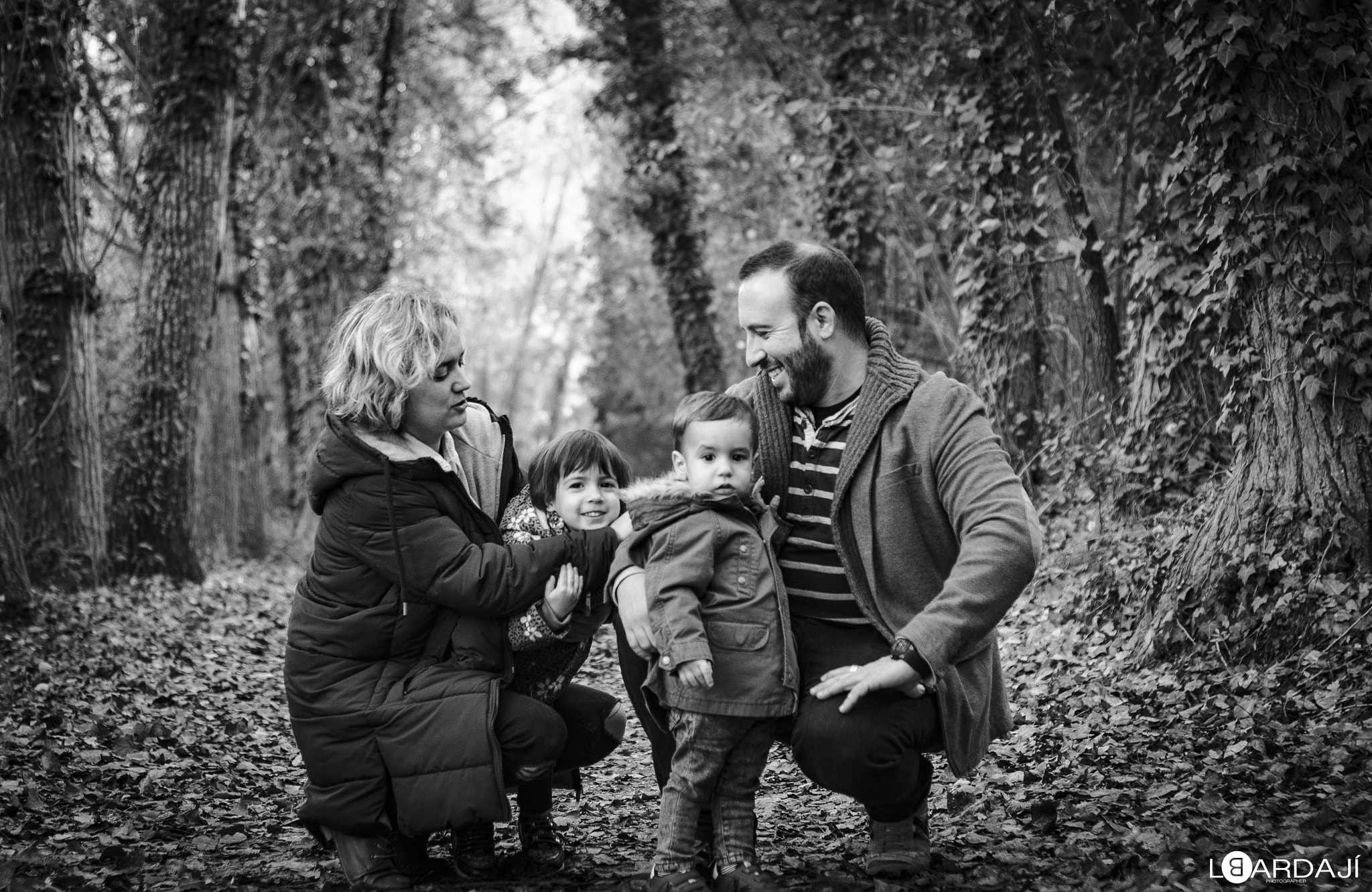 Nikon D7000 + Nikon AF Nikkor 50mm F1.8D sample photo. Family in autumn photography