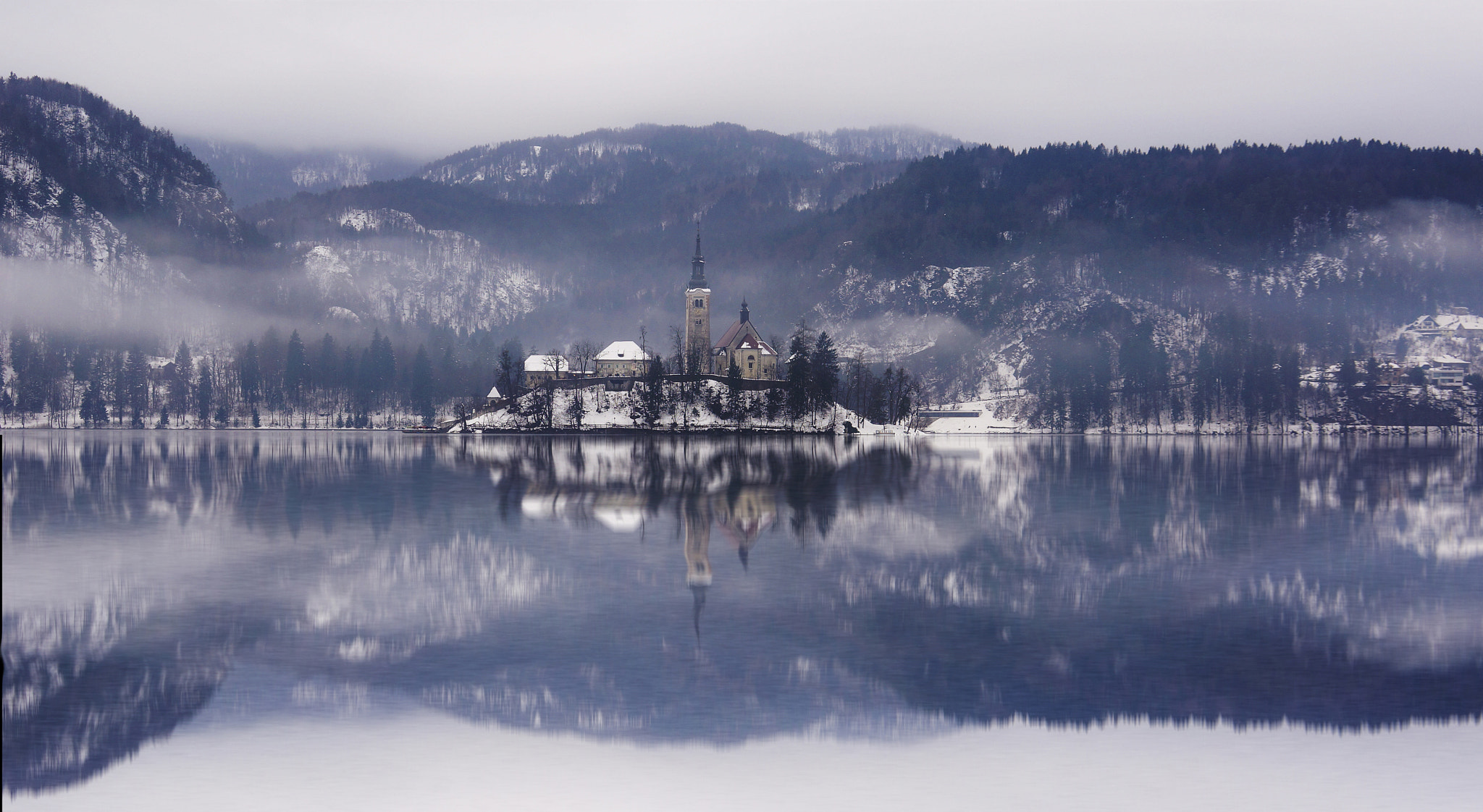 Sony Alpha NEX-5N + Sony E 18-200mm F3.5-6.3 OSS sample photo. Winter at bled photography