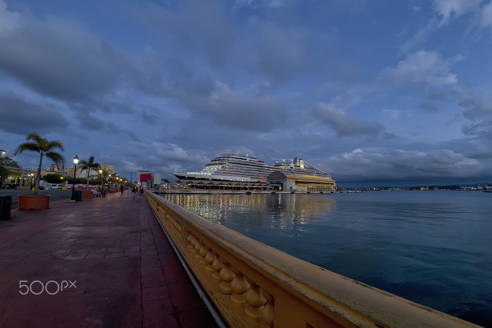 Samyang 12mm F2.8 ED AS NCS Fisheye sample photo. All aboard... photography