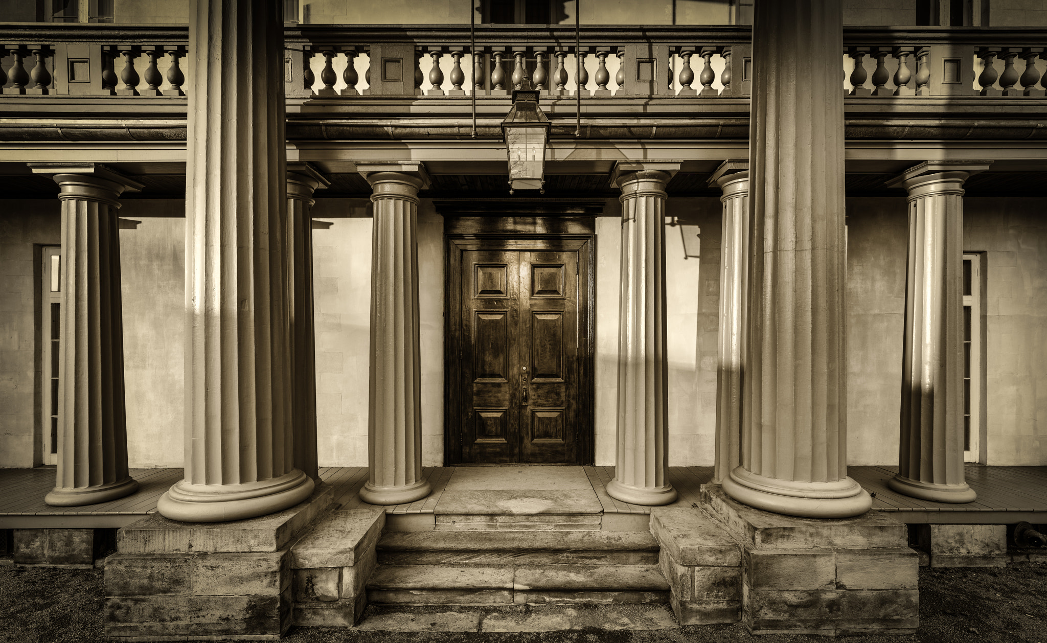 Canon EF 16-35mm F4L IS USM sample photo. Behind the door photography