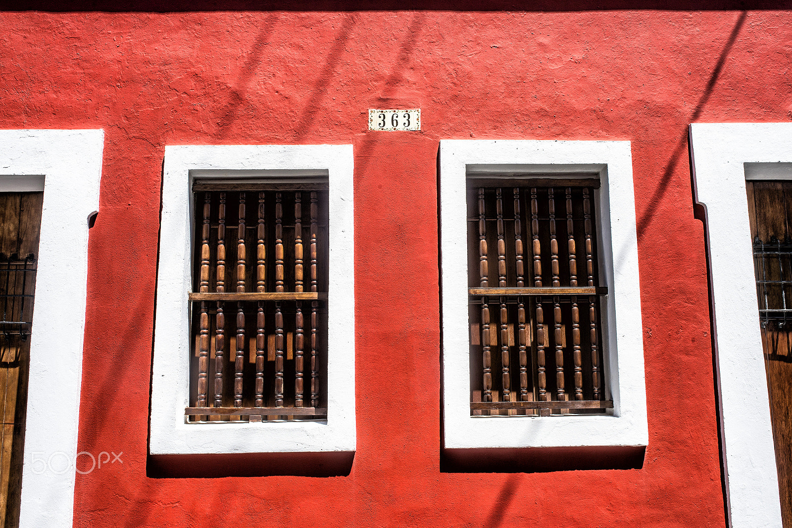 Nikon D4S + Sigma 35mm F1.4 DG HSM Art sample photo. Painting the town red... photography