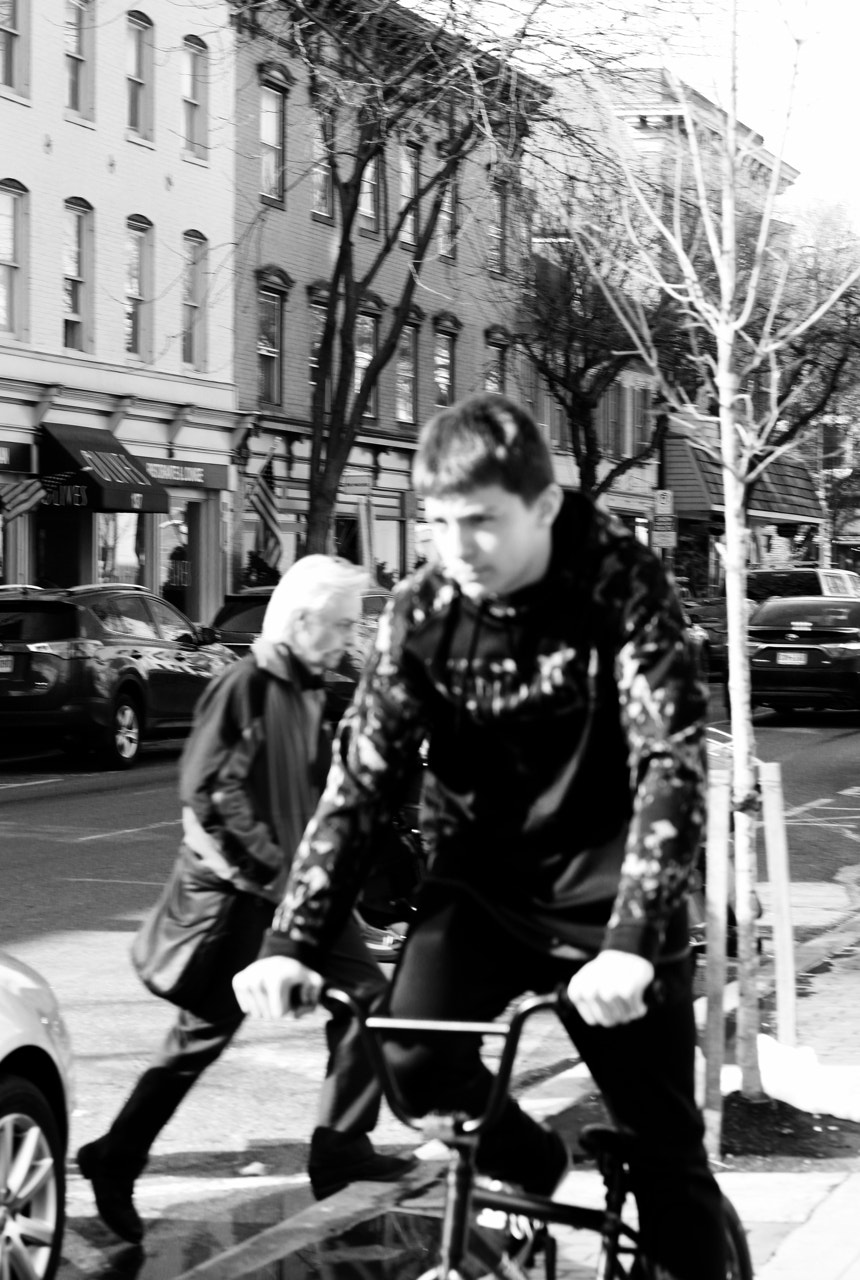Canon EOS 100D (EOS Rebel SL1 / EOS Kiss X7) sample photo. March street photography