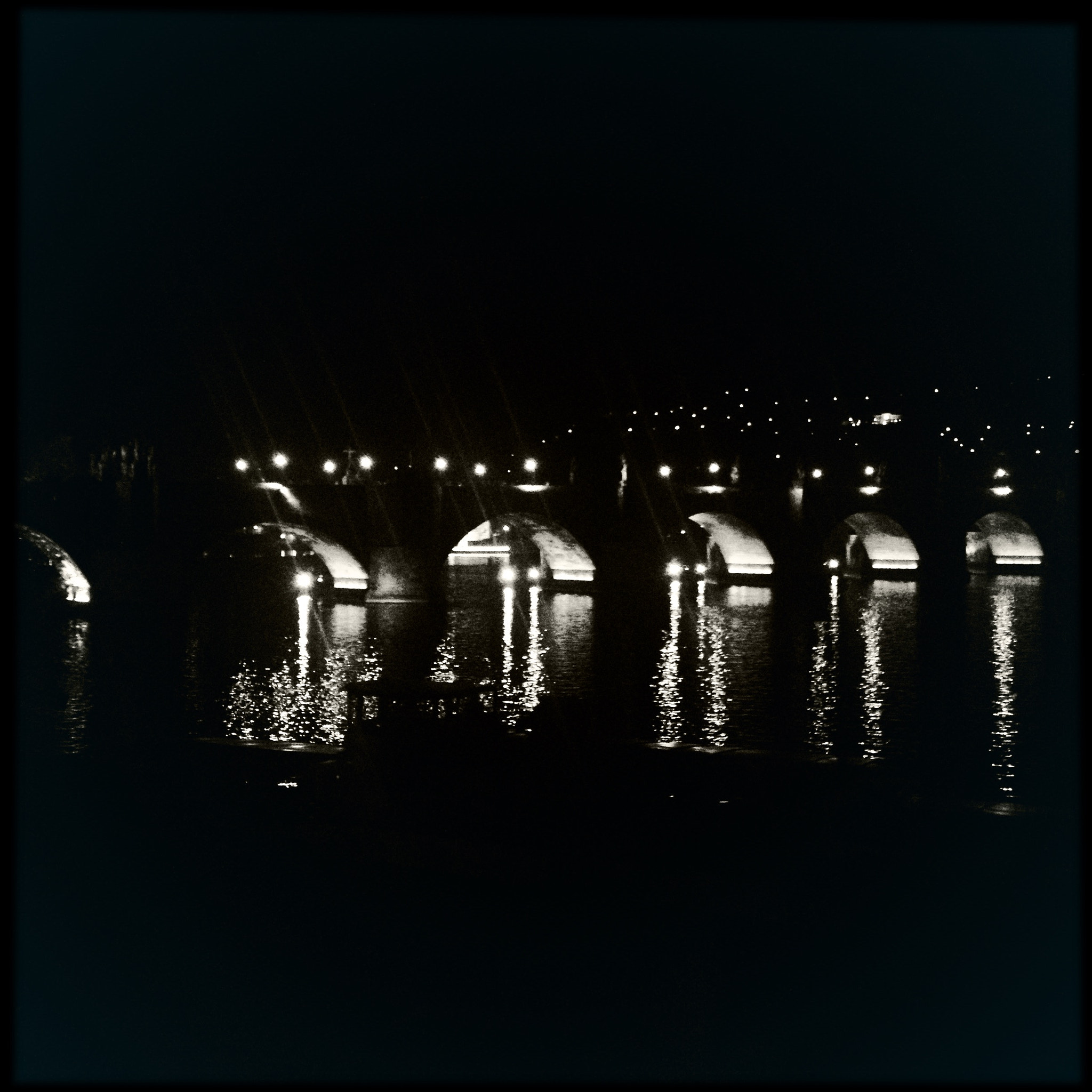 Hipstamatic 333 sample photo. Charles bridge photography