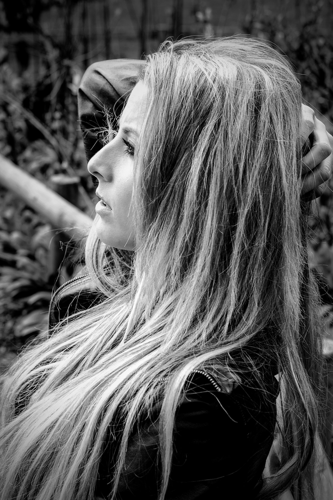 Nikon AF-S Nikkor 50mm F1.4G sample photo. Black shadows & white roses photography