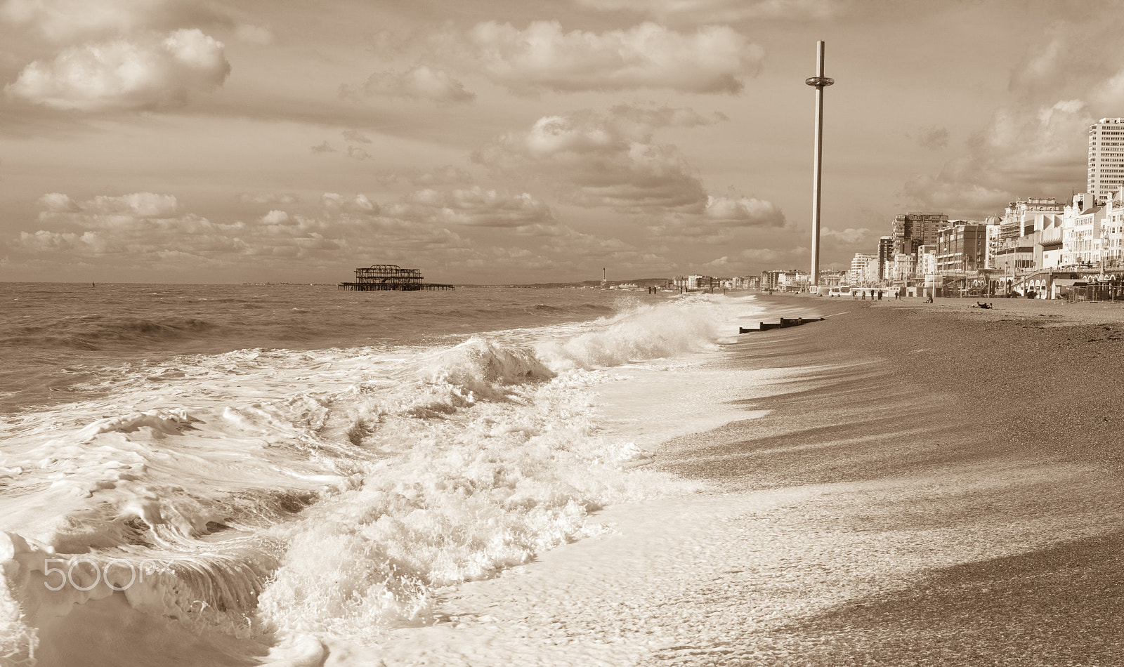 Canon EOS 750D (EOS Rebel T6i / EOS Kiss X8i) sample photo. Brighton beach sepia photography