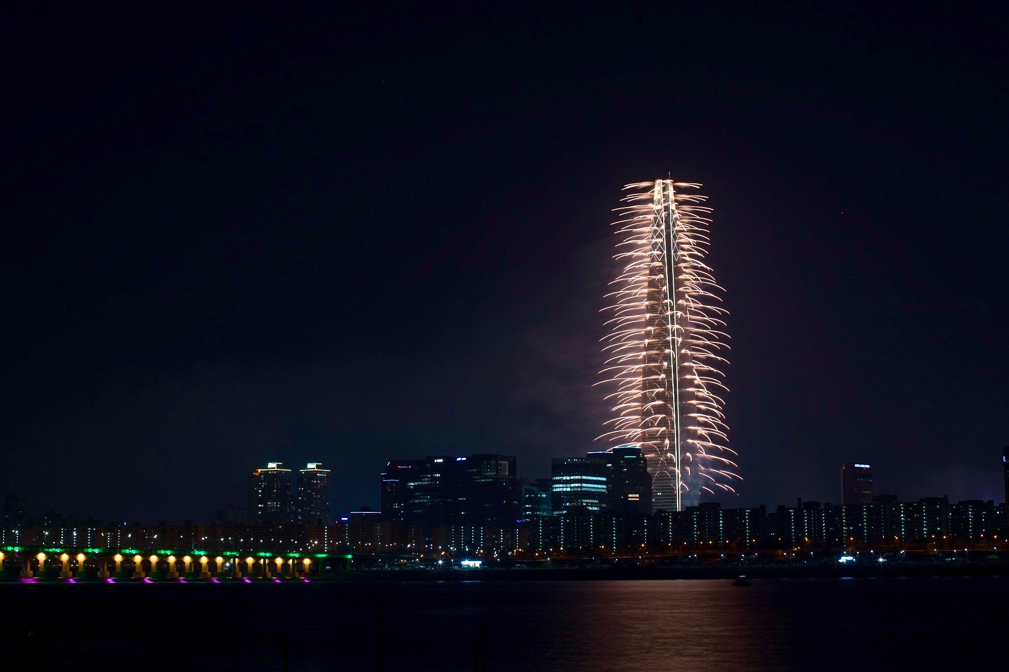 Canon EF 50mm F1.2L USM sample photo. Korea lotte tower photography