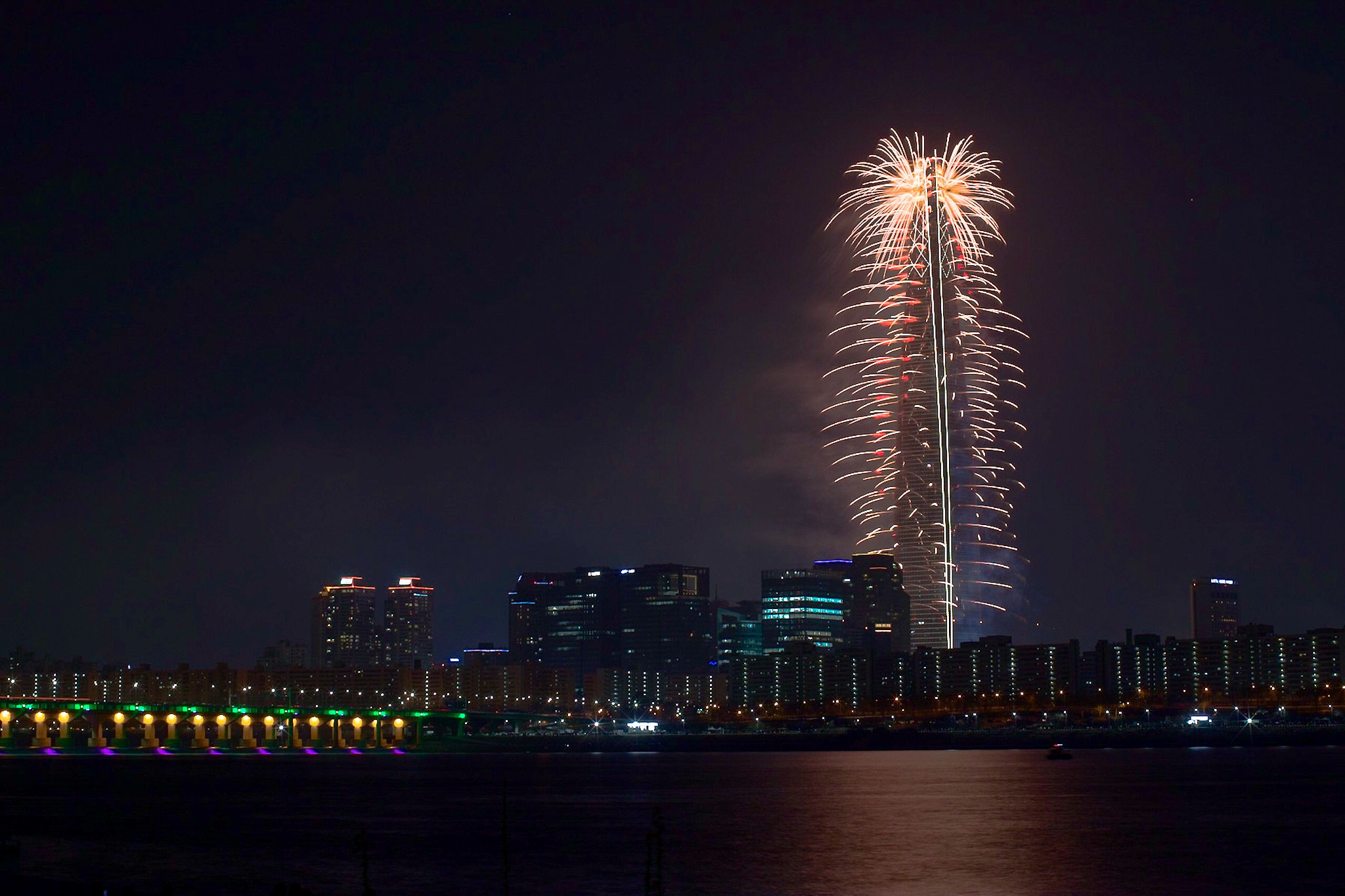 Canon EF 50mm F1.2L USM sample photo. Seoul korea lotte tower photography