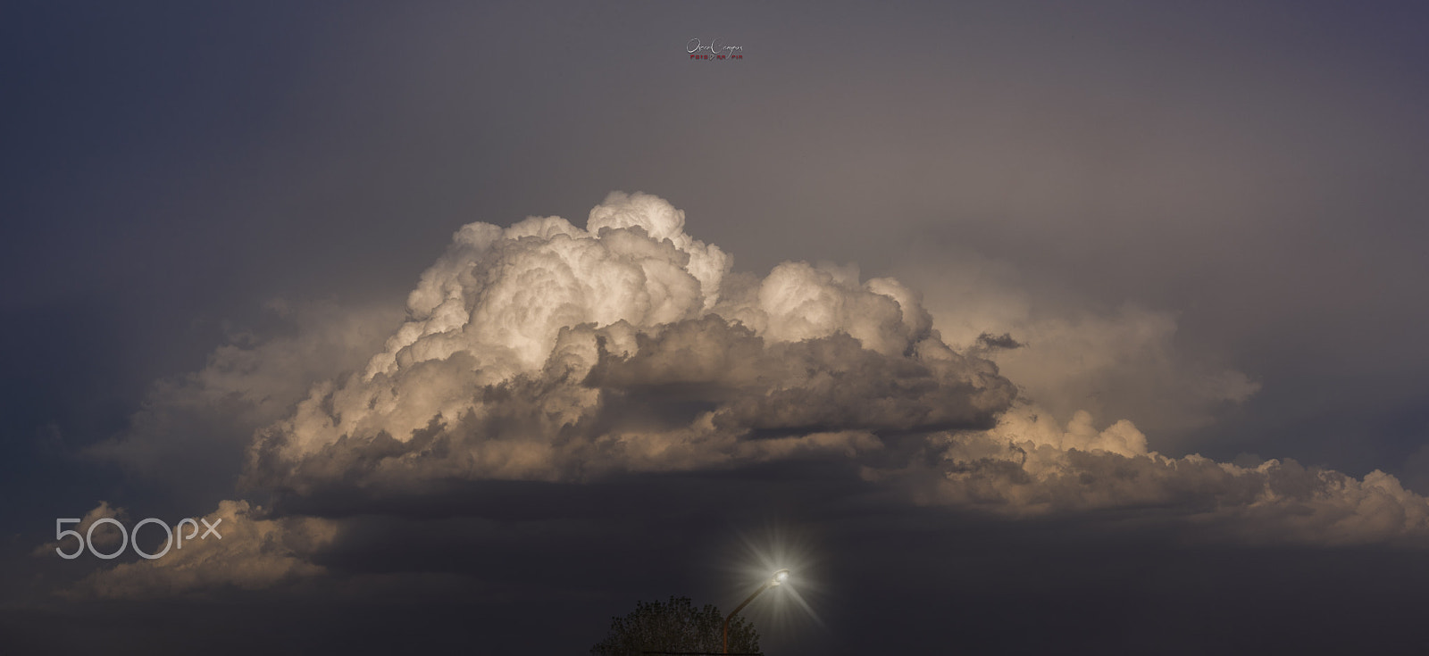 Nikon D810 + Sigma 70-300mm F4-5.6 APO DG Macro sample photo. Luz bajo la tormenta photography