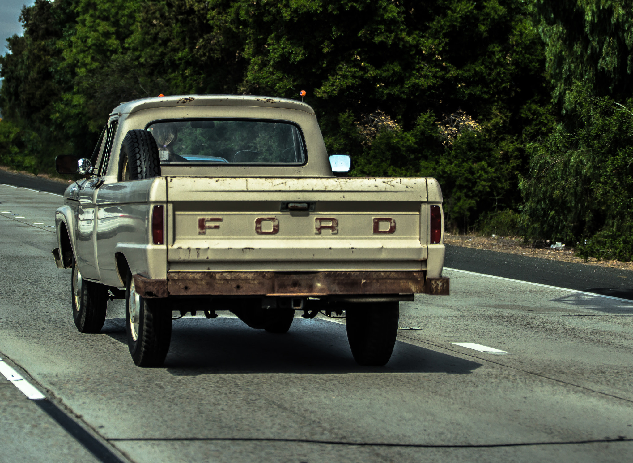 Tamron SP 70-200mm F2.8 Di VC USD sample photo. Truck photography