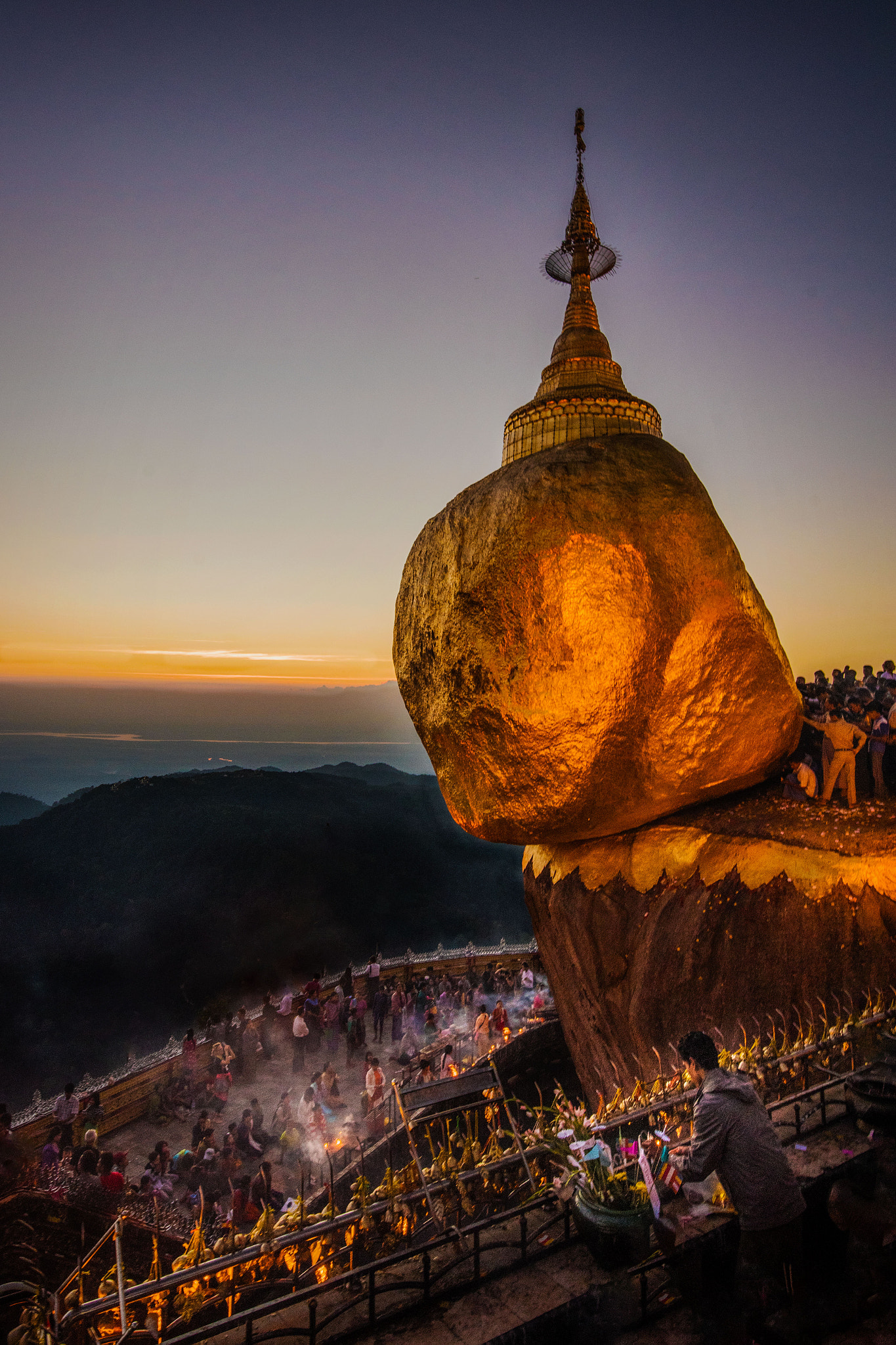 Nikon AF-S Nikkor 16-35mm F4G ED VR sample photo. The golden rock photography