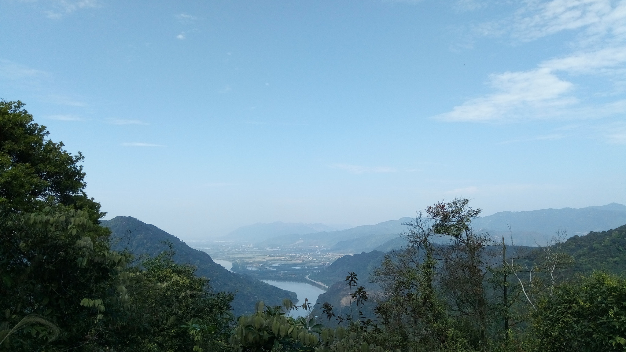 Meizu M3s sample photo. 在山顶看远处之景 photography