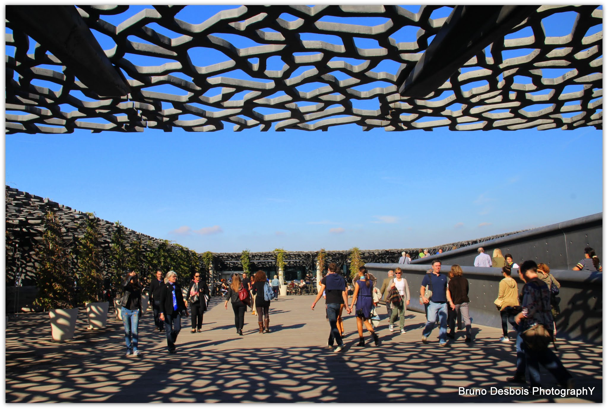 Sigma 18-200mm f/3.5-6.3 DC OS sample photo. Life in the mucem photography