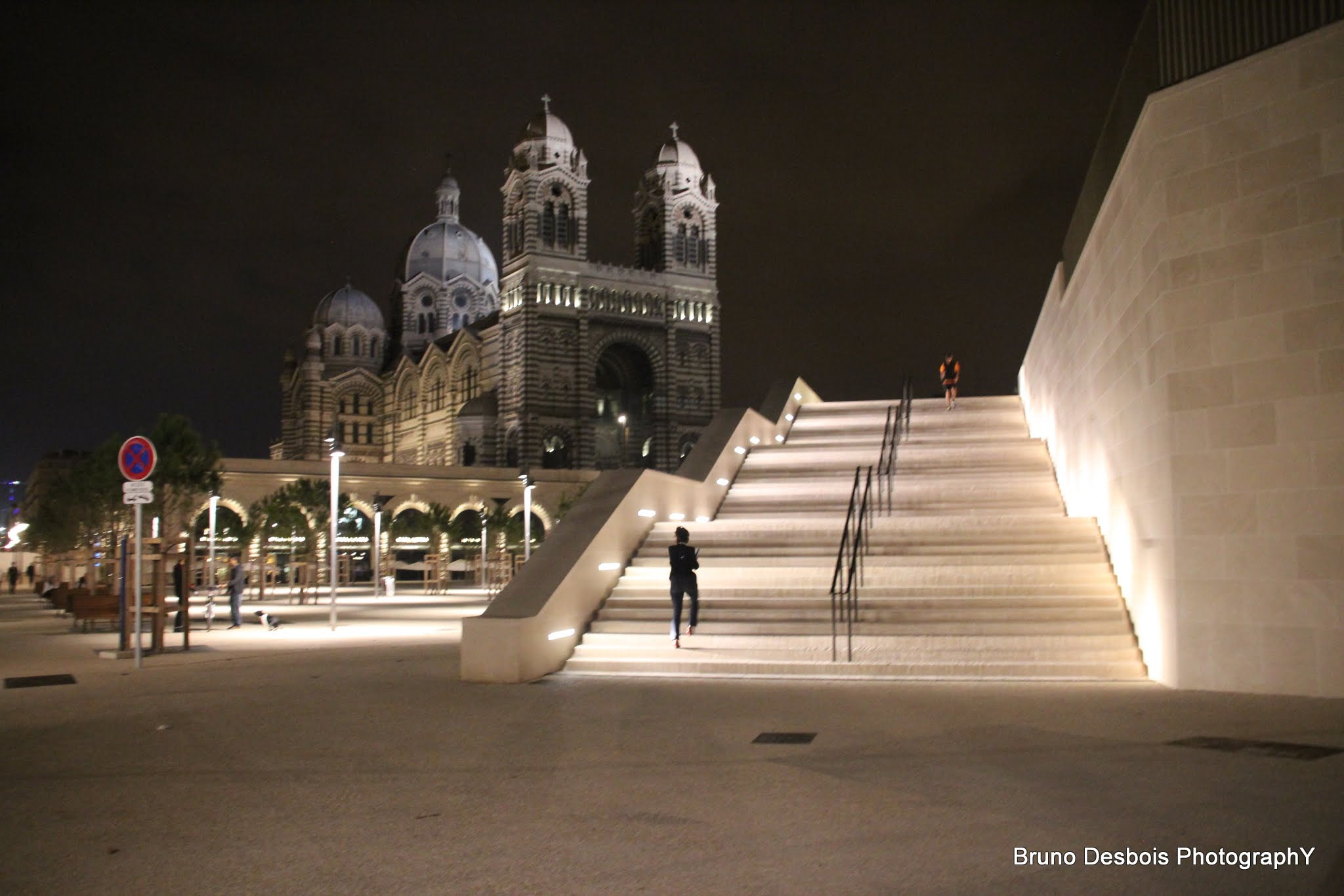 Canon EOS 600D (Rebel EOS T3i / EOS Kiss X5) + Sigma 18-200mm f/3.5-6.3 DC OS sample photo. Marseille cathedral photography