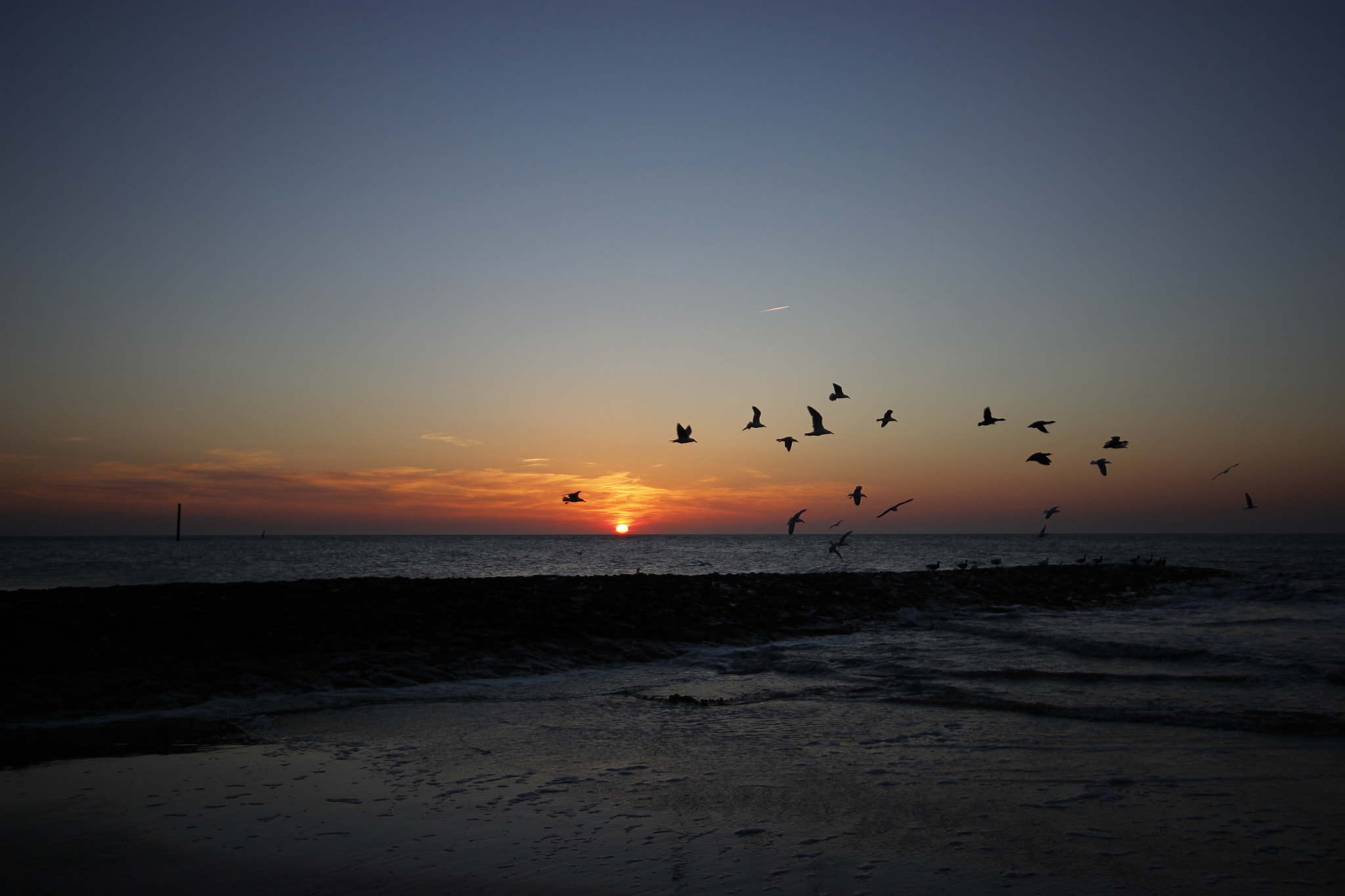 Canon EOS 600D (Rebel EOS T3i / EOS Kiss X5) + Sigma 10-20mm F4-5.6 EX DC HSM sample photo. Sunset moeve photography