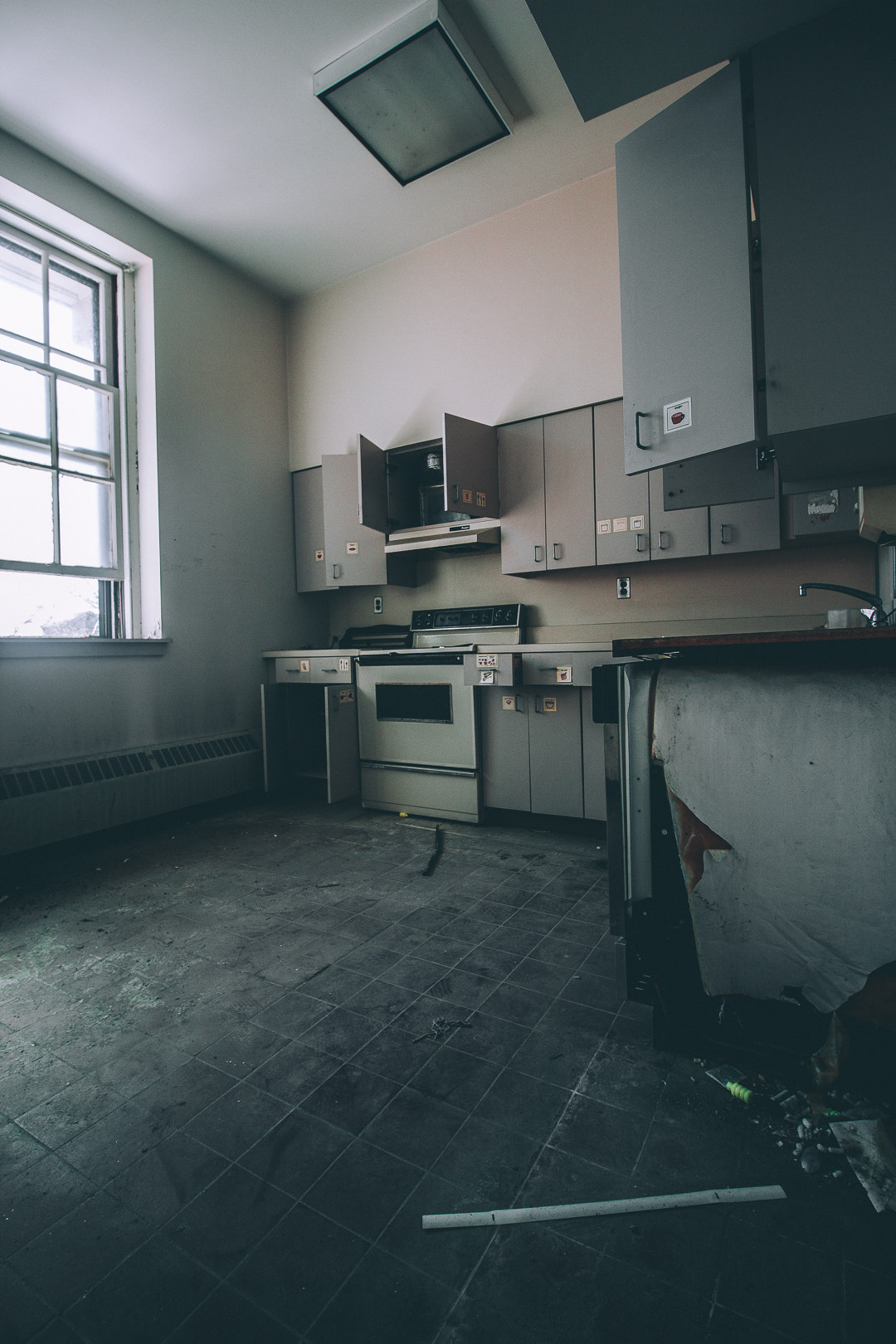 Canon EOS 60D sample photo. Abandoned. photography
