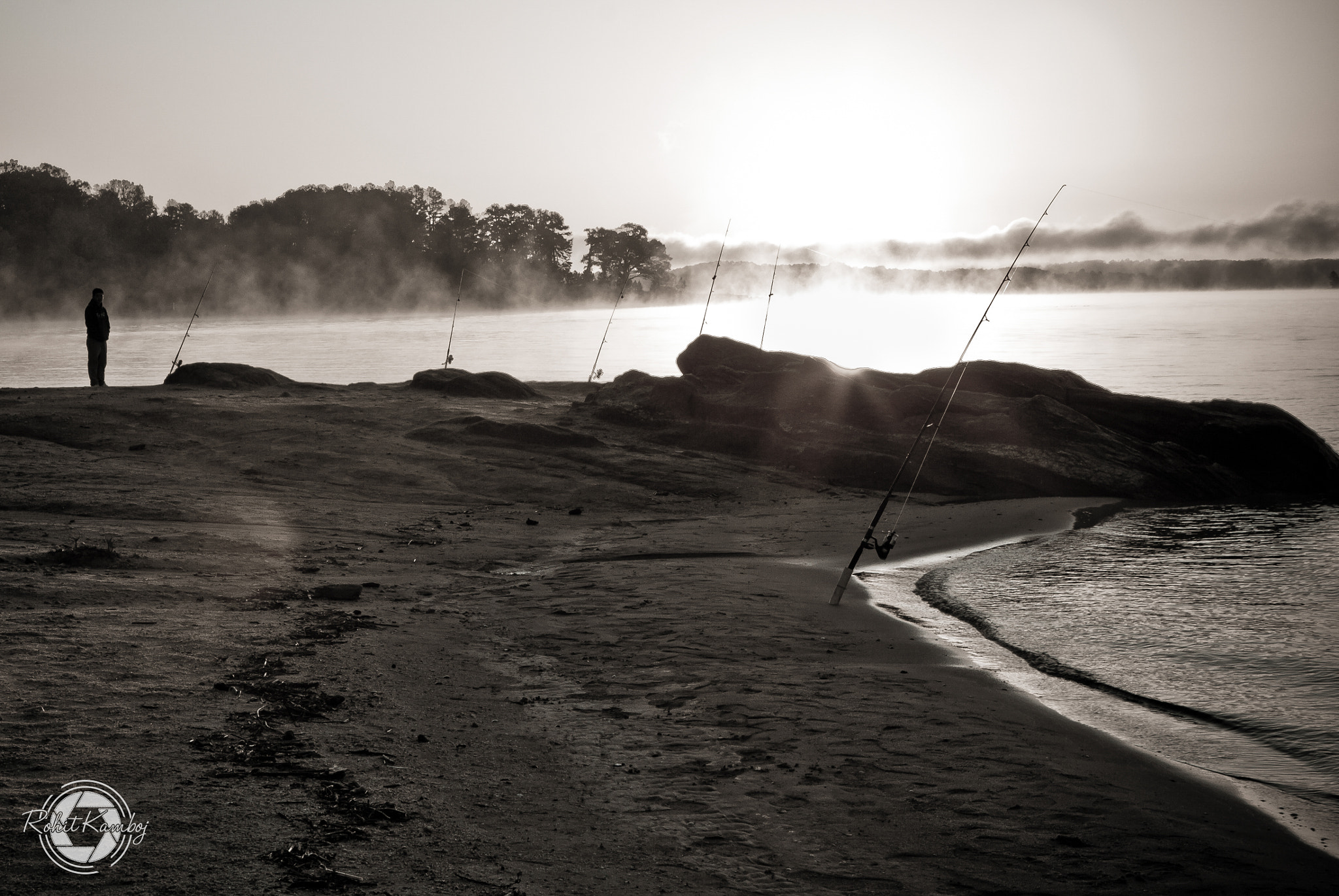 Canon EOS 550D (EOS Rebel T2i / EOS Kiss X4) sample photo. Catching the mist (monochrome) photography