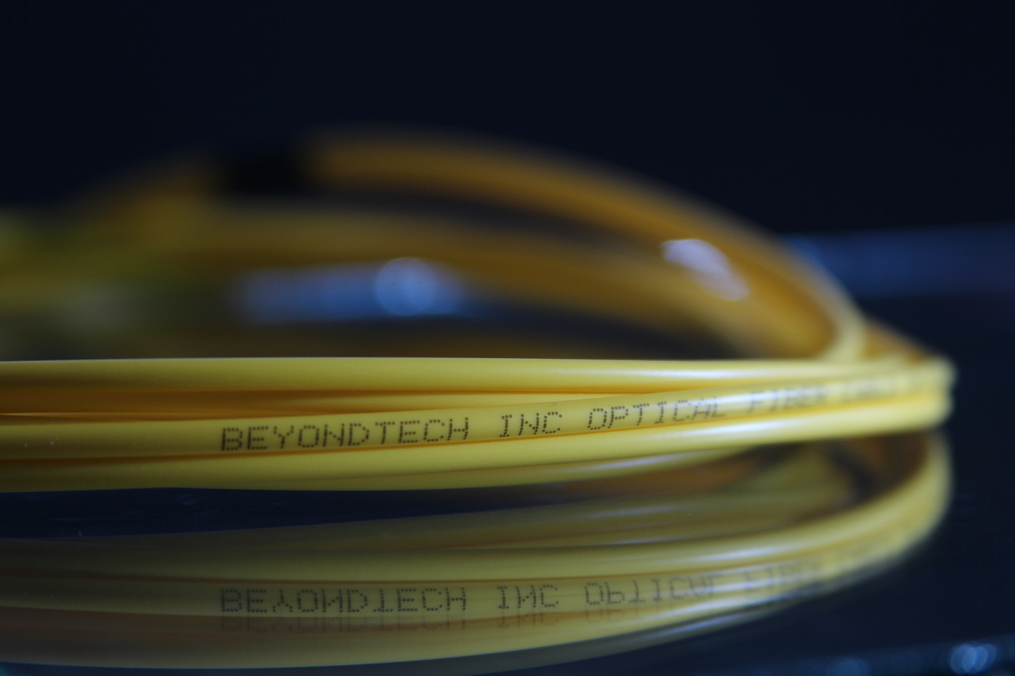 Canon EF 28-135mm F3.5-5.6 IS USM sample photo. Cable de fibra optica photography