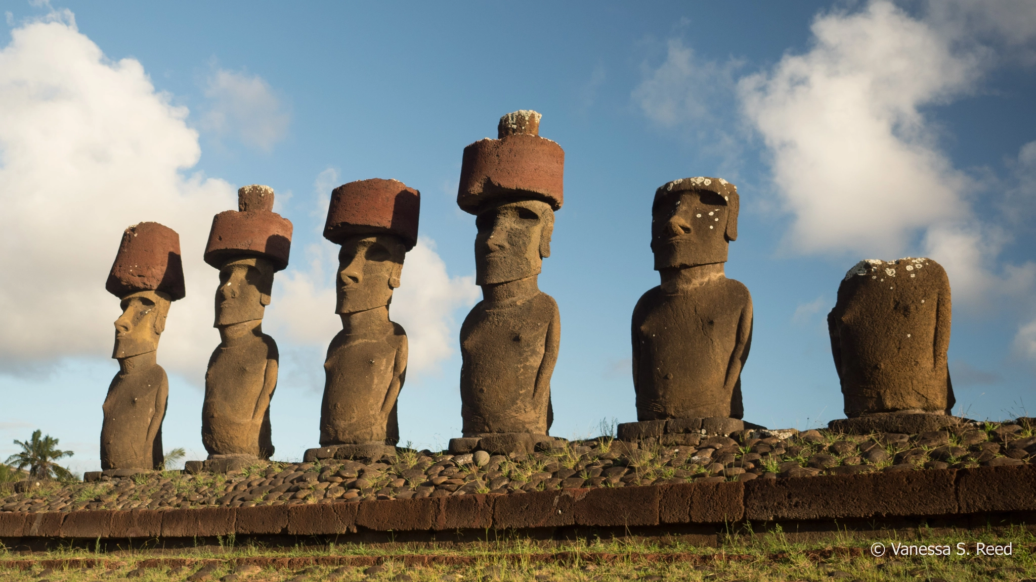 Olympus OM-D E-M1 Mark II + Olympus M.Zuiko Digital ED 12-40mm F2.8 Pro sample photo. Anakena moai photography
