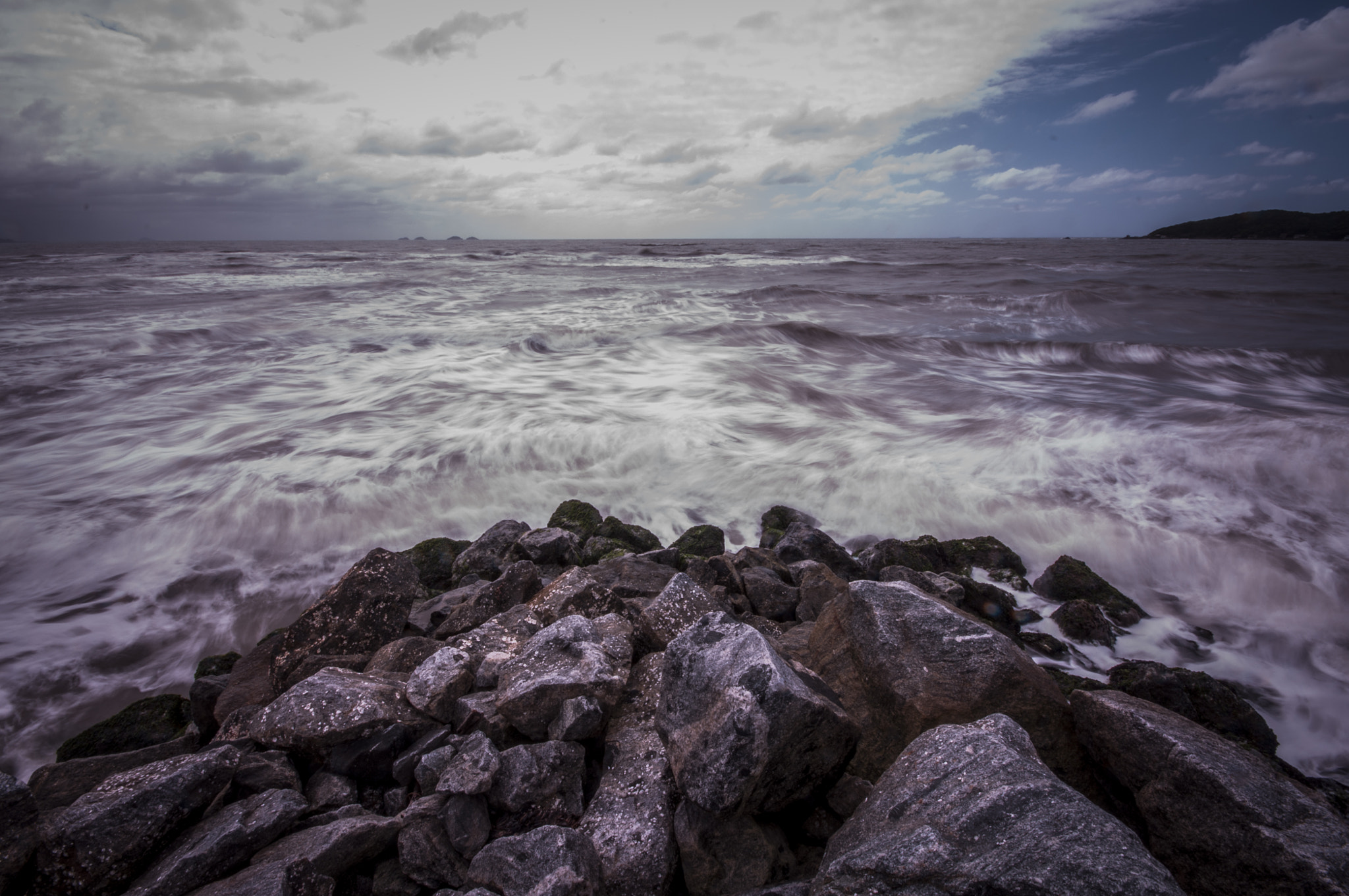 Sigma 10-20mm F4-5.6 EX DC HSM sample photo. Rocks and waves photography