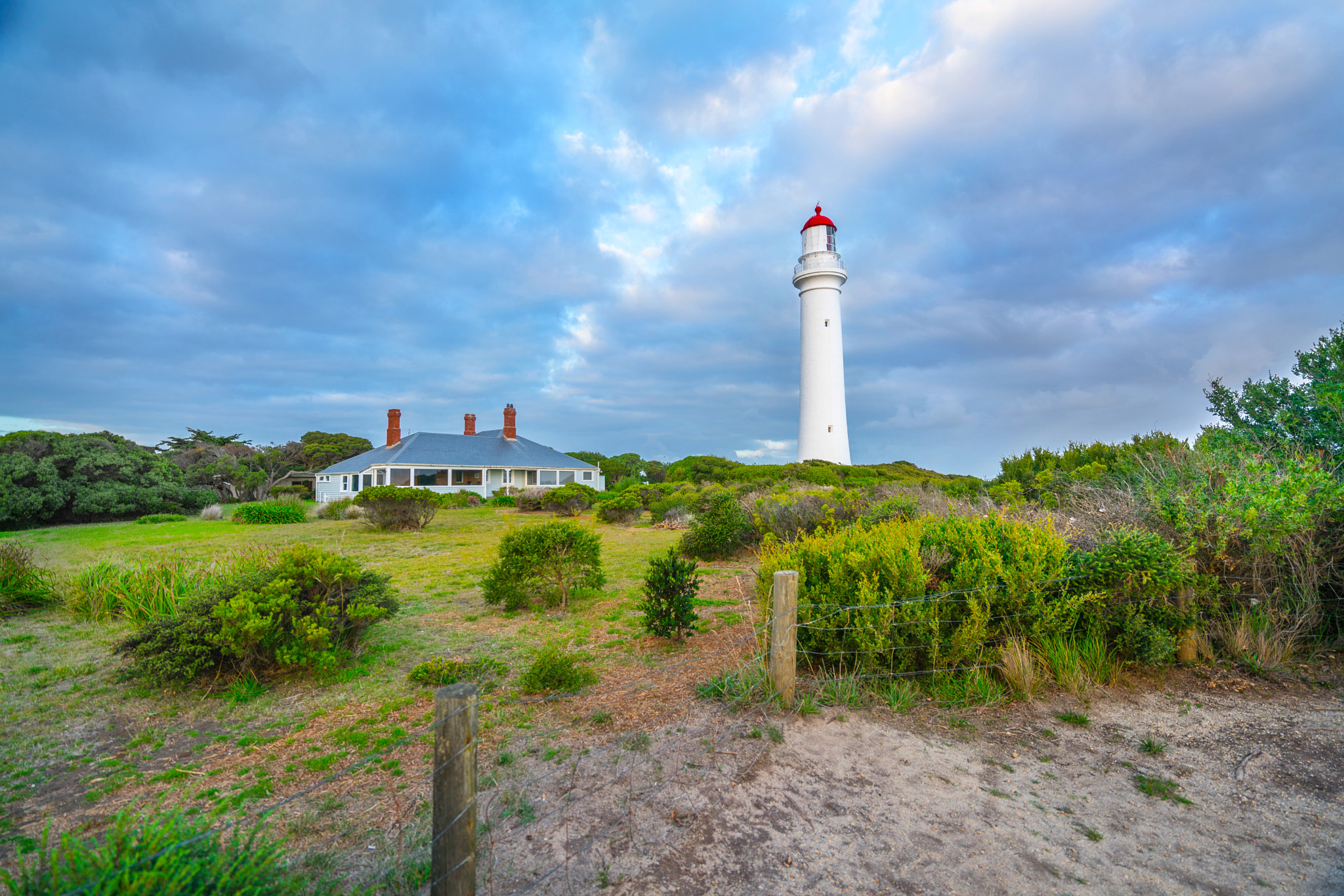 Sony a7R II + Sony Vario-Tessar T* FE 16-35mm F4 ZA OSS sample photo. Split point lighthouse photography