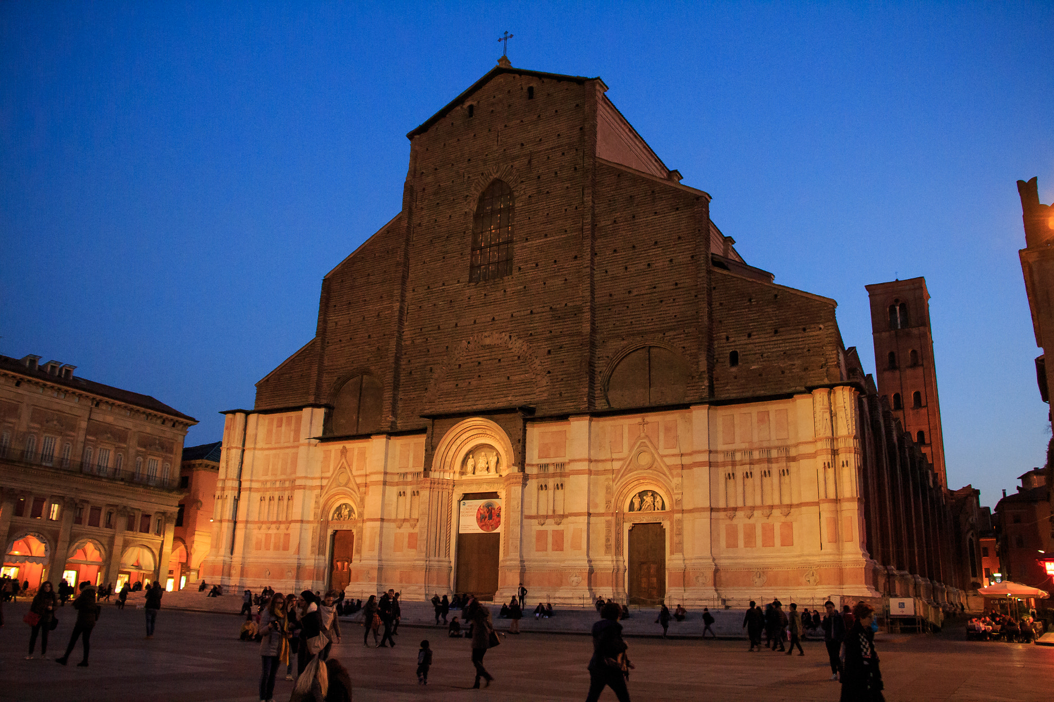 Canon EOS 650D (EOS Rebel T4i / EOS Kiss X6i) sample photo. Piazza maggiore - bologna photography