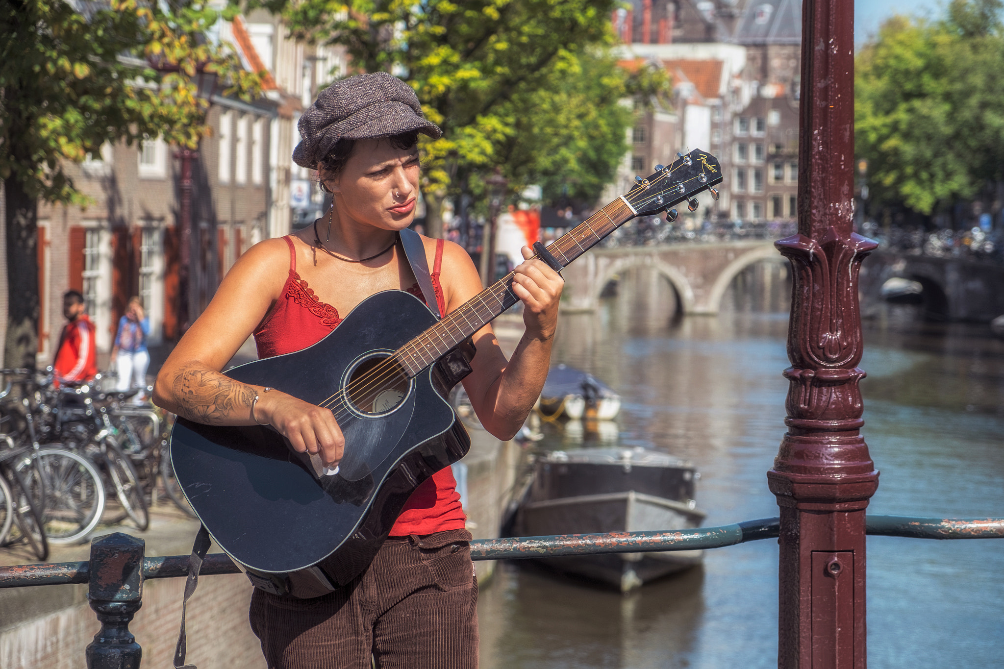 Fujifilm X-Pro1 + Fujifilm XF 18-55mm F2.8-4 R LM OIS sample photo. Street singer in amsterdam photography