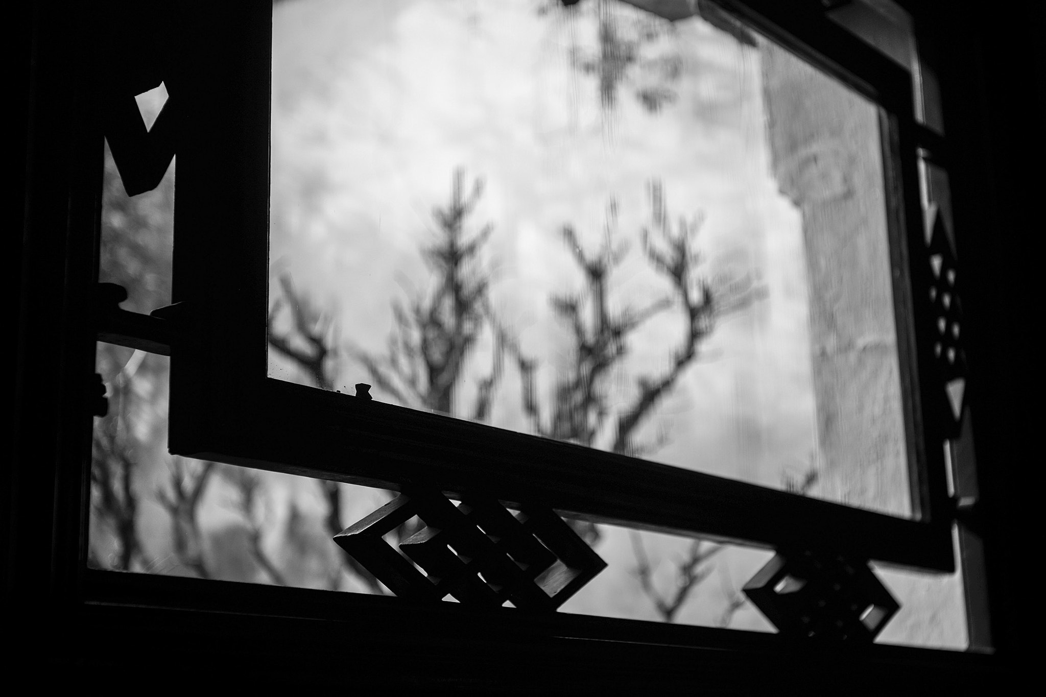 Elmar-M 1:2.8/50 sample photo. Need a spiritual pillar. photography