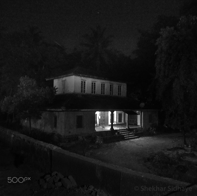 Nikon Coolpix S6500 sample photo. Haunted house photography
